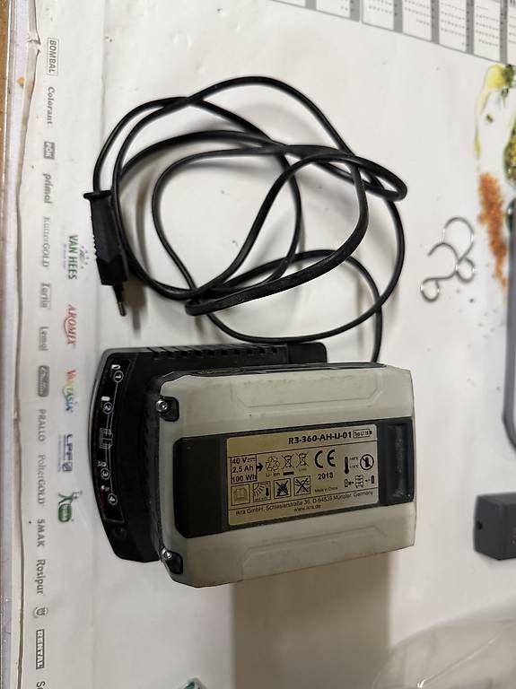 Akkus & Batterien: Chargeur et batterie OKAY 40V – Gebraucht aus Les Geneveys-sur-Coffrane von ba_s