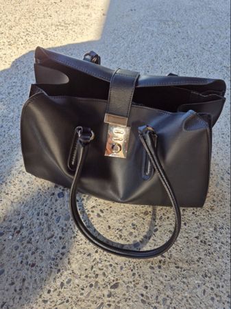 Original Furla Lederhandtasche in Schwarz