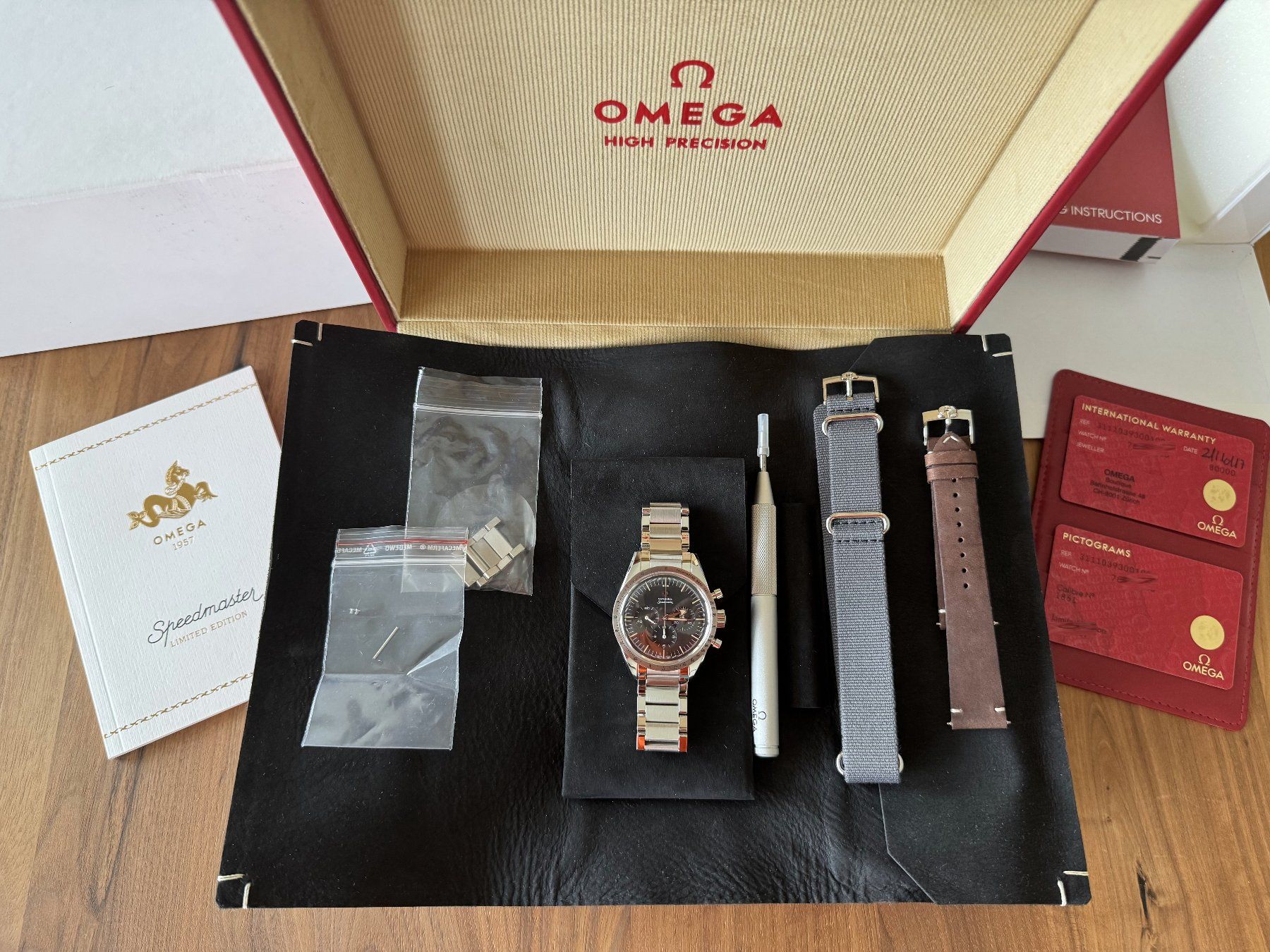Omega Uhren: Omega Speedmaster Trilogy - Limited Edition - Etat neuf – Neu (gemäss Beschreibung) aus Biel/Bienne von leop93