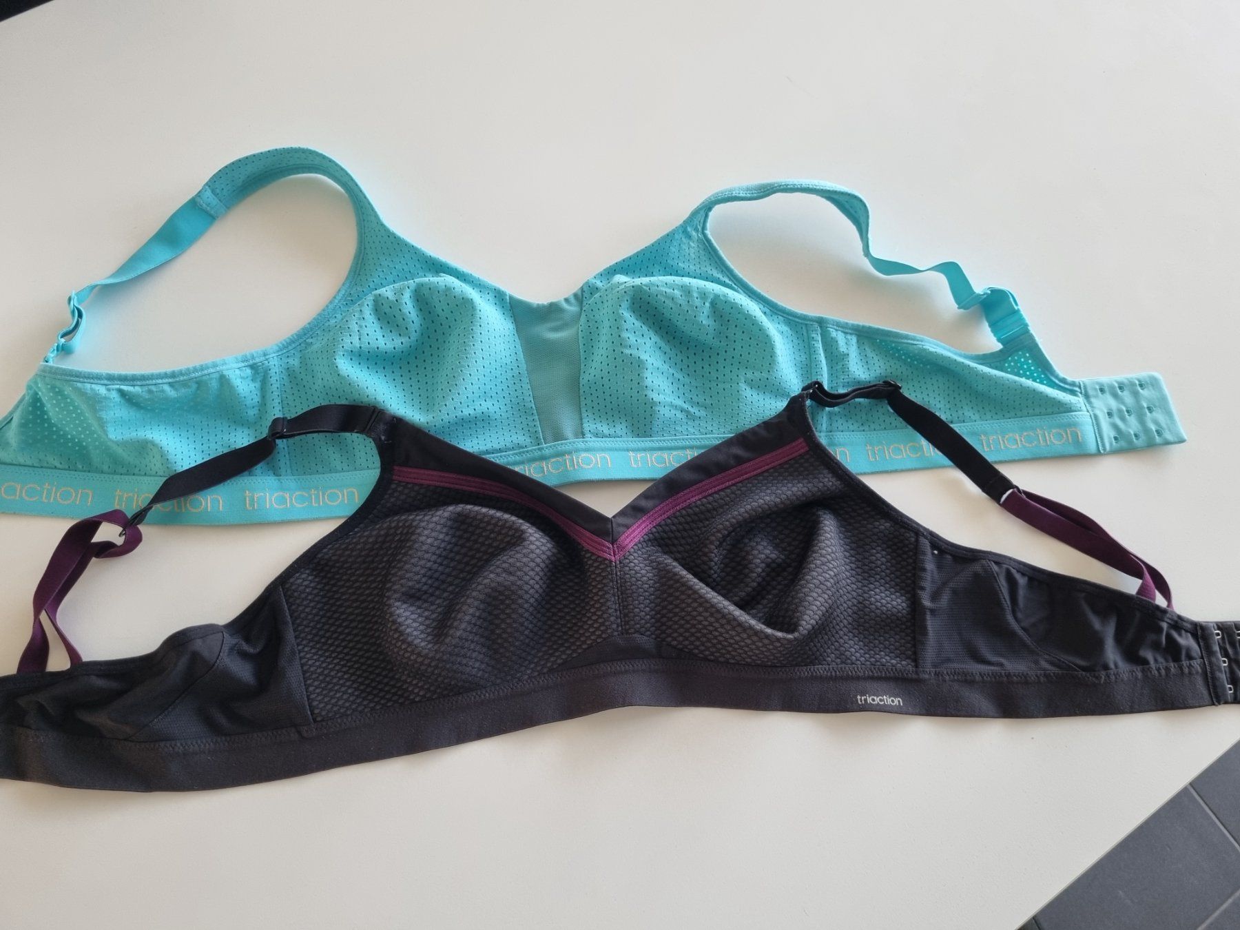 Triumph Sonstige Unterwäsche: Gr. 85 B / 90 C Triumph Triaction Sport BHs – Gebraucht aus Sutz von Dalilea