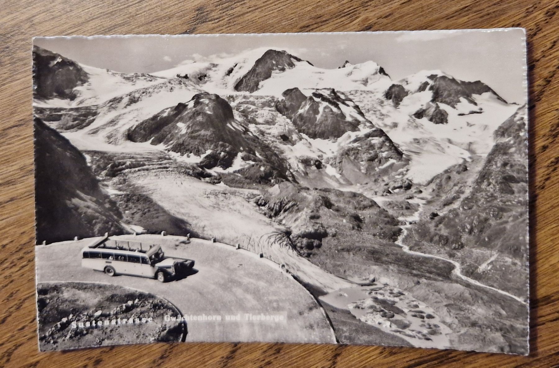 Cartoline postali: Sustenstrasse, Oldtimer Postauto 1948, n. Rolle, a.R. Koller – Usato da Ebikon venduto da Donar50