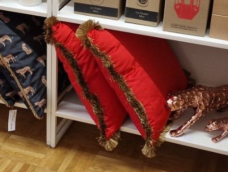 Cuscini: Kissen mit Fransenrand, rot – Nuovo e nell'imballaggio originale da Schaffhausen venduto da AtelierPudesco 2
