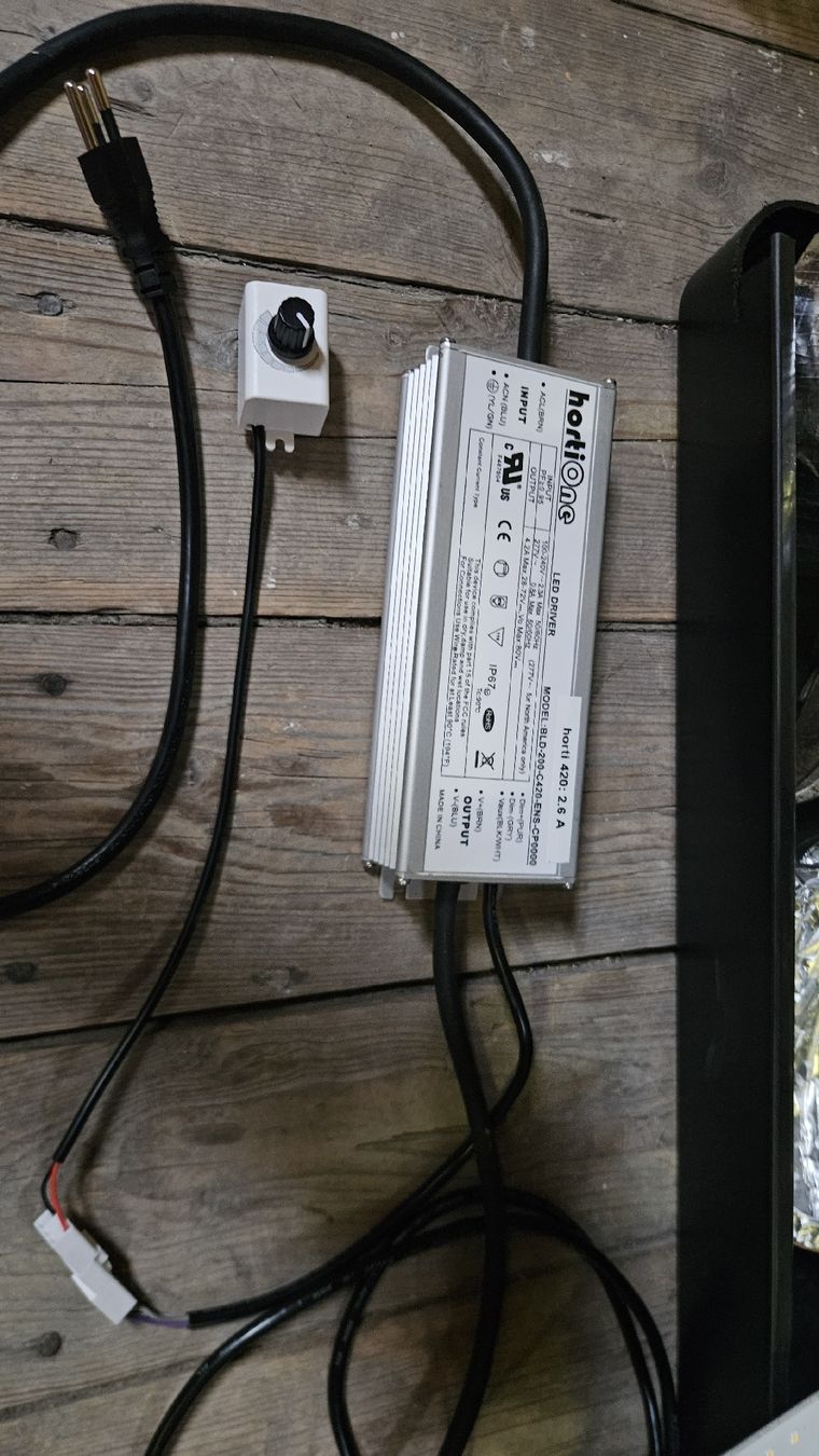 Lampes: Growlicht LED 150W  – D'occasion à Zürich par TStyle 2