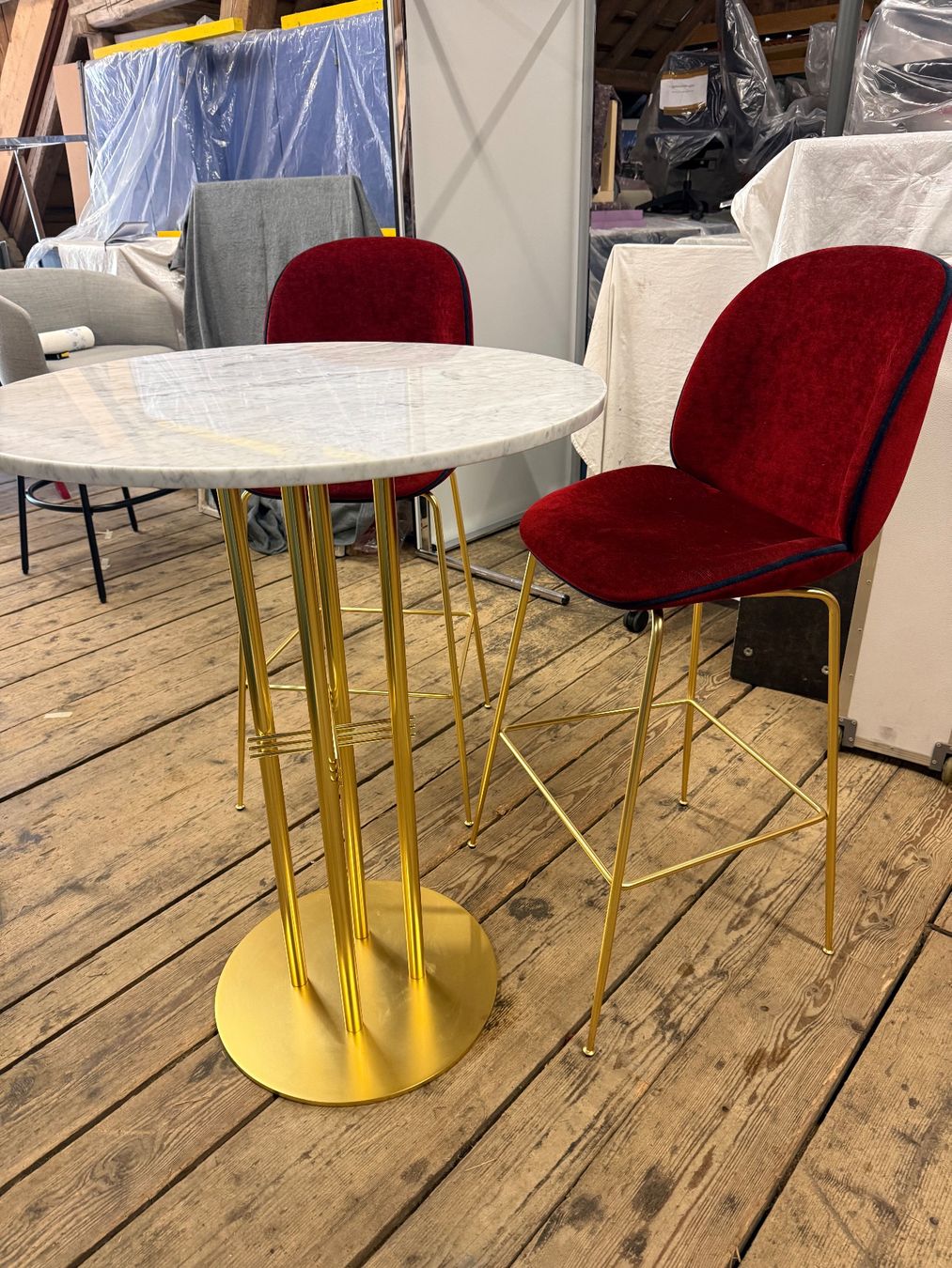 Set di tavolo e panche: Bar Tisch & Stühle – Usato da Zug venduto da Fifti-Fifti