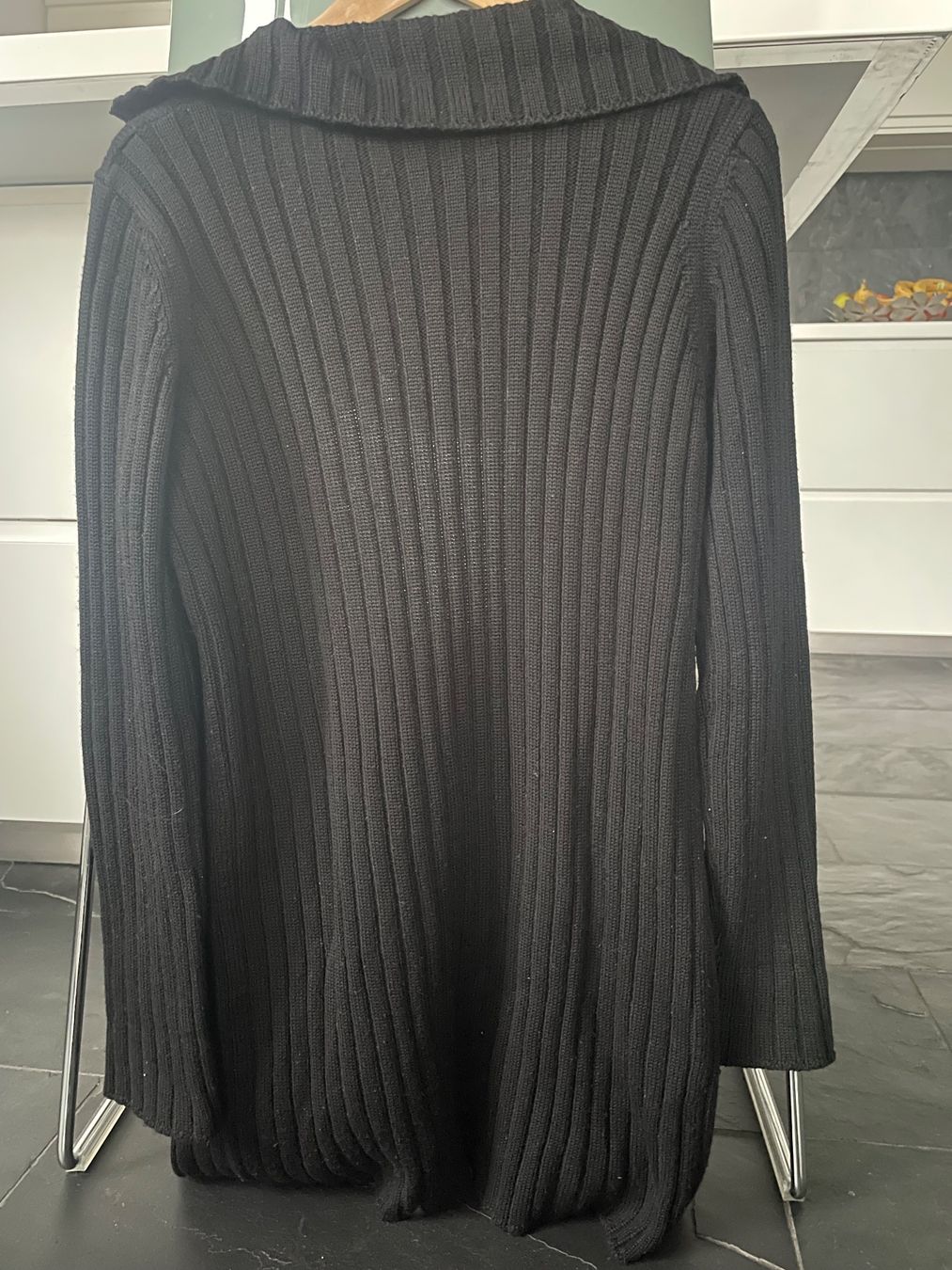 Giacche: Schwarze Strickjacke Grösse S -50 % Wolle – Usato da Coldrerio venduto da Theres2004 1