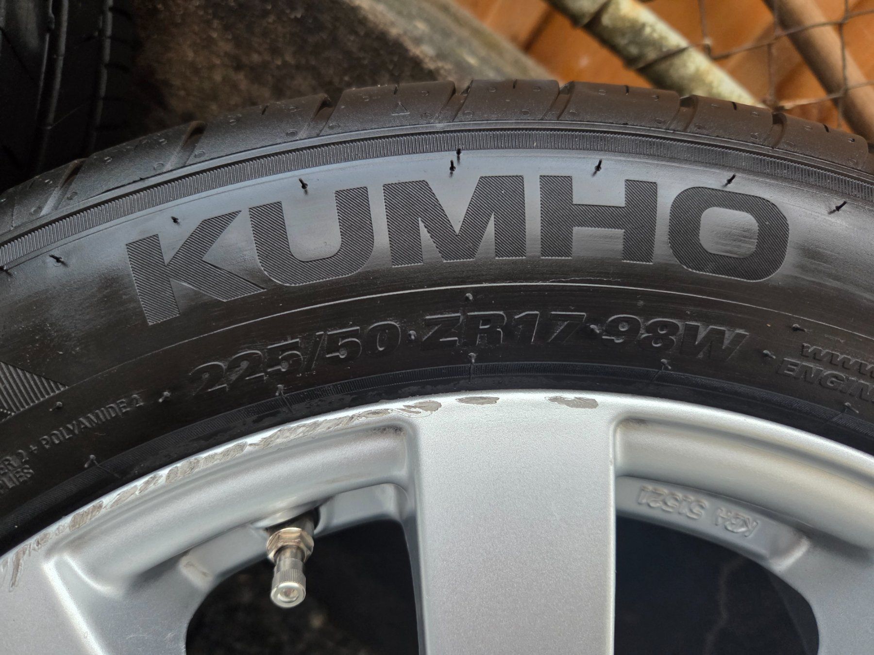 Ford Cerchioni: Kumho 225/50 17 – Usato da Weiningen TG venduto da jukino18 1