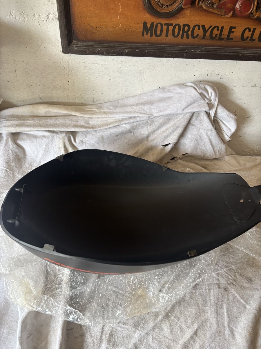 Harley-Davidson Alle Motorradersatzteile: Harley Davidson Airboxcover V-Rod – Gebraucht aus Schötz von Harley35 2