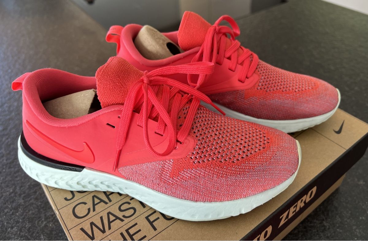 Nike Damenschuhe: NIKE Odyssey React 2 Flyknit Damen Grösse 36.5 – Gebraucht aus Hölstein von ChevalBlanc
