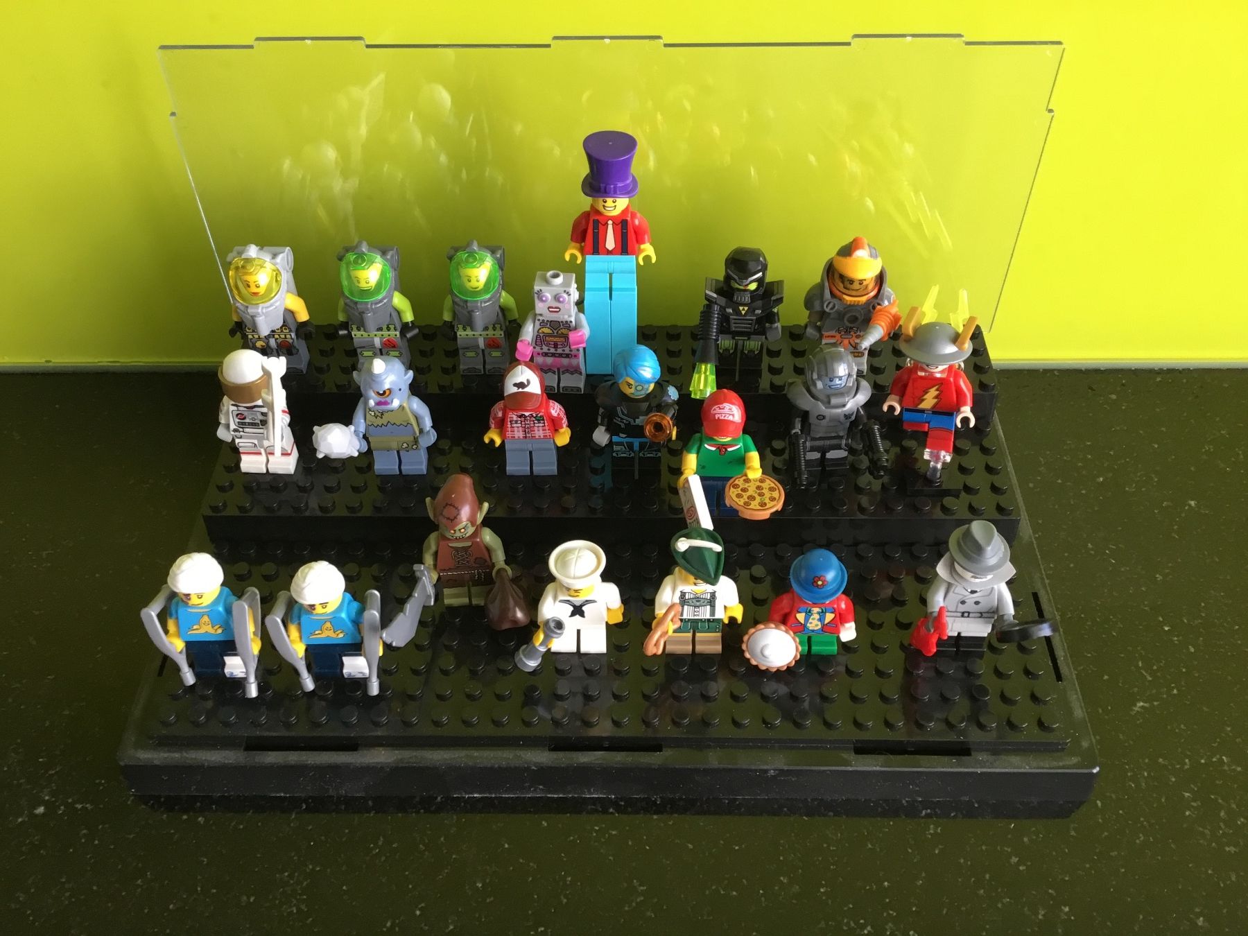Lego Statuette: Lego Figuren Sammlung – Usato da Basel venduto da Hampe1555 1