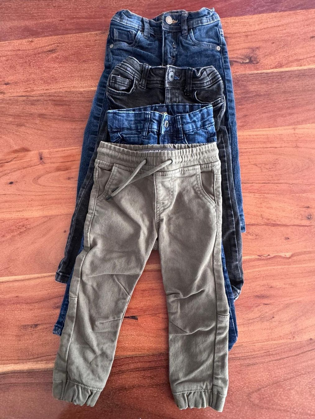 Pantaloni: Jeanshosen Kleinkind Gr. 92 – Usato da Rapperswil BE venduto da charlie4550