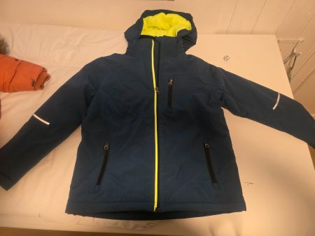 Neue Winterjacke Gr.140  - wind- & wasserdicht für Kinder