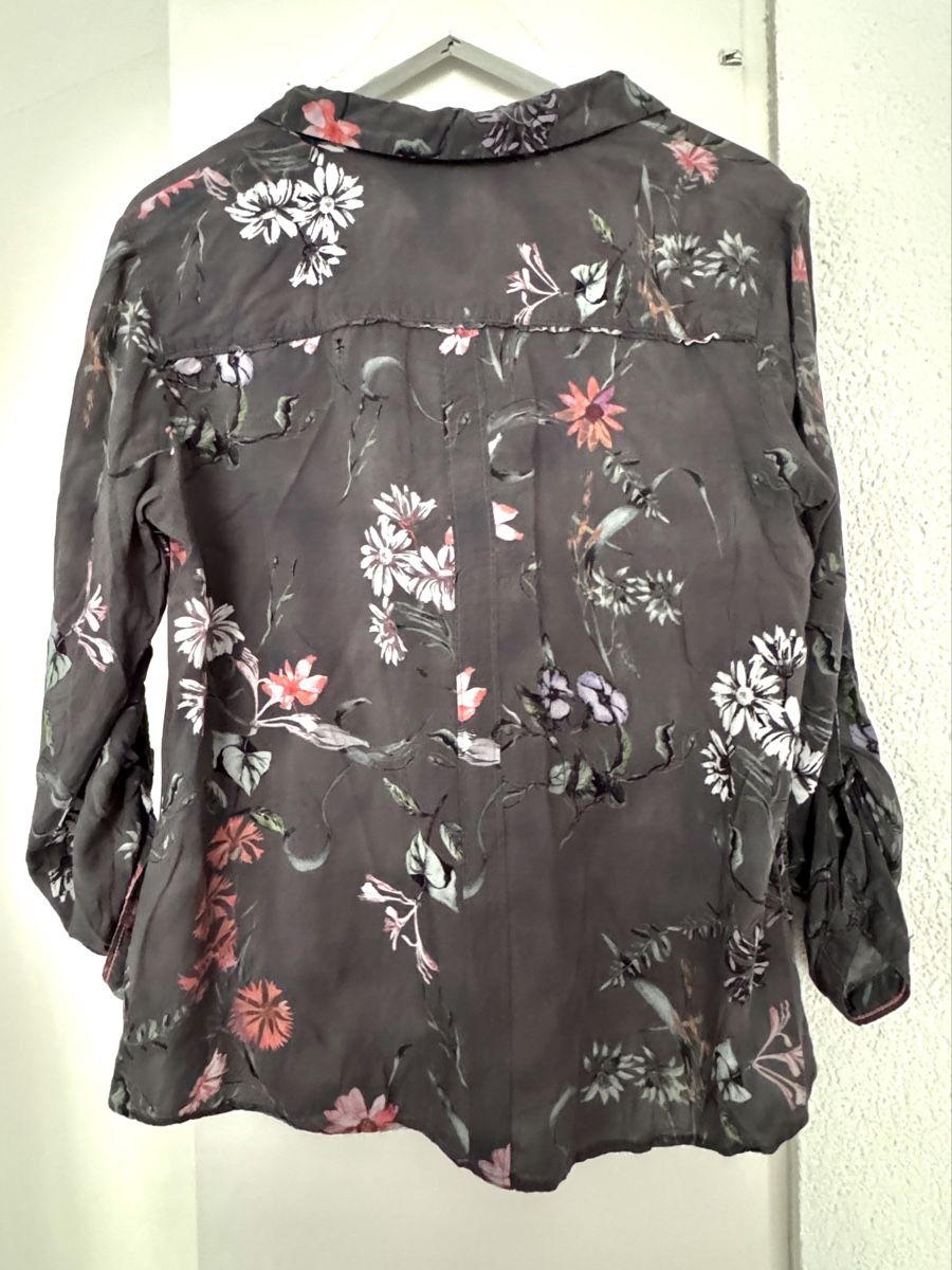Blusen: Bluse grau mit Blumen Gr. 40 – Gebraucht aus Bern von Arecibo07 1