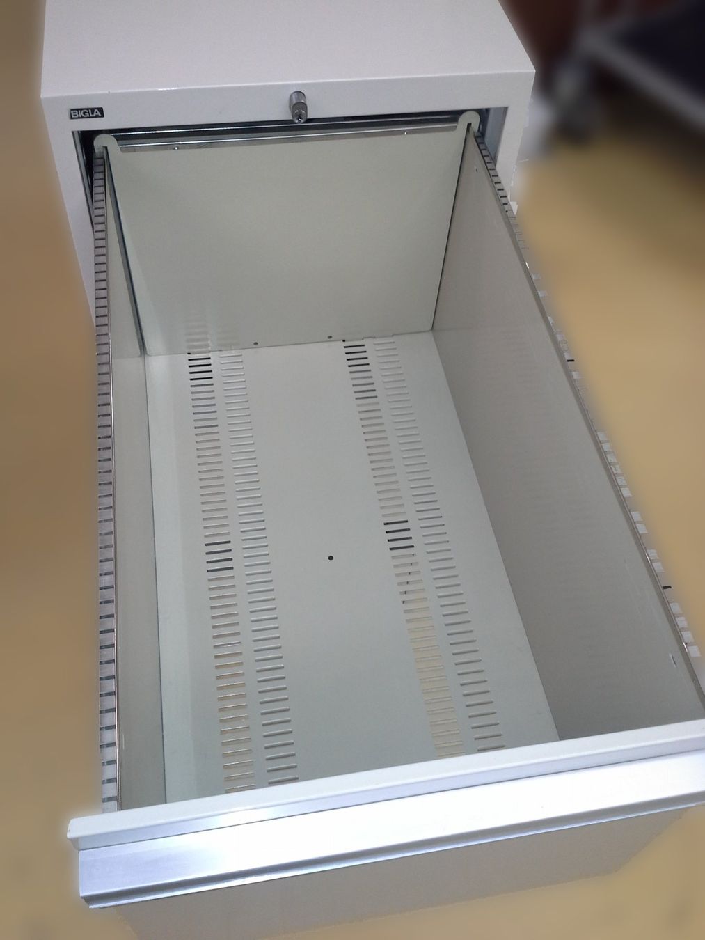 Bigla Armadi: Armoire métallique pour classement – Usato da La Chaux-de-Fonds venduto da Cooltchaps 4