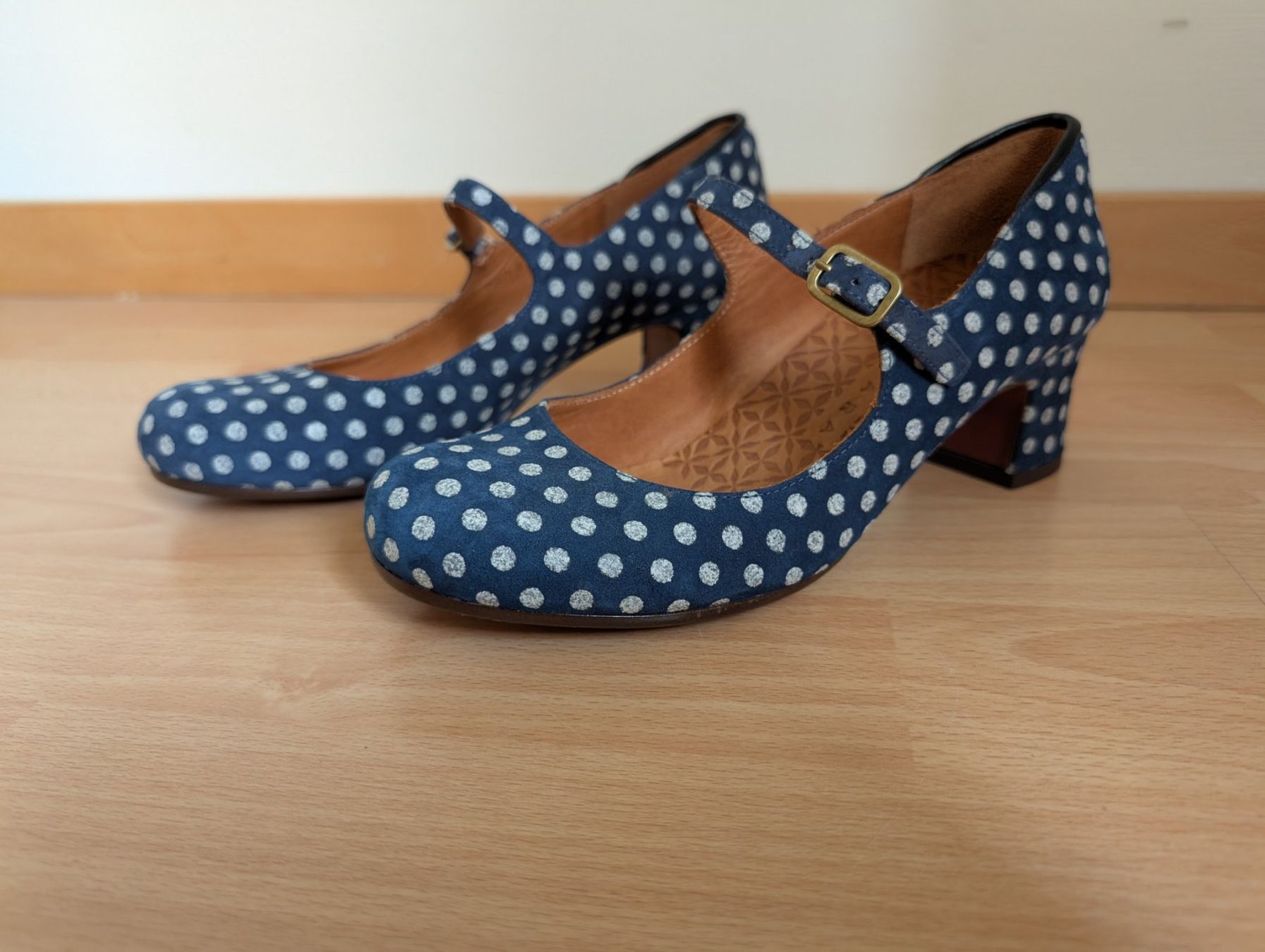 Chie Mihara Chaussures femmes: Chie Mihara 36 Polka Dot – D'occasion à Luzern par lal_8z2w
