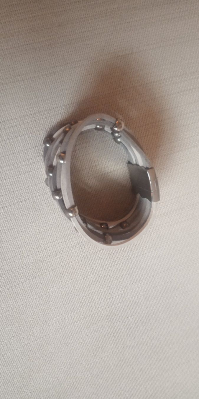 Bracciali & Braccialetti: Bracelet cuir ou imitation cuir avec perles – Usato da Montreux venduto da Art_et_antiquites 2