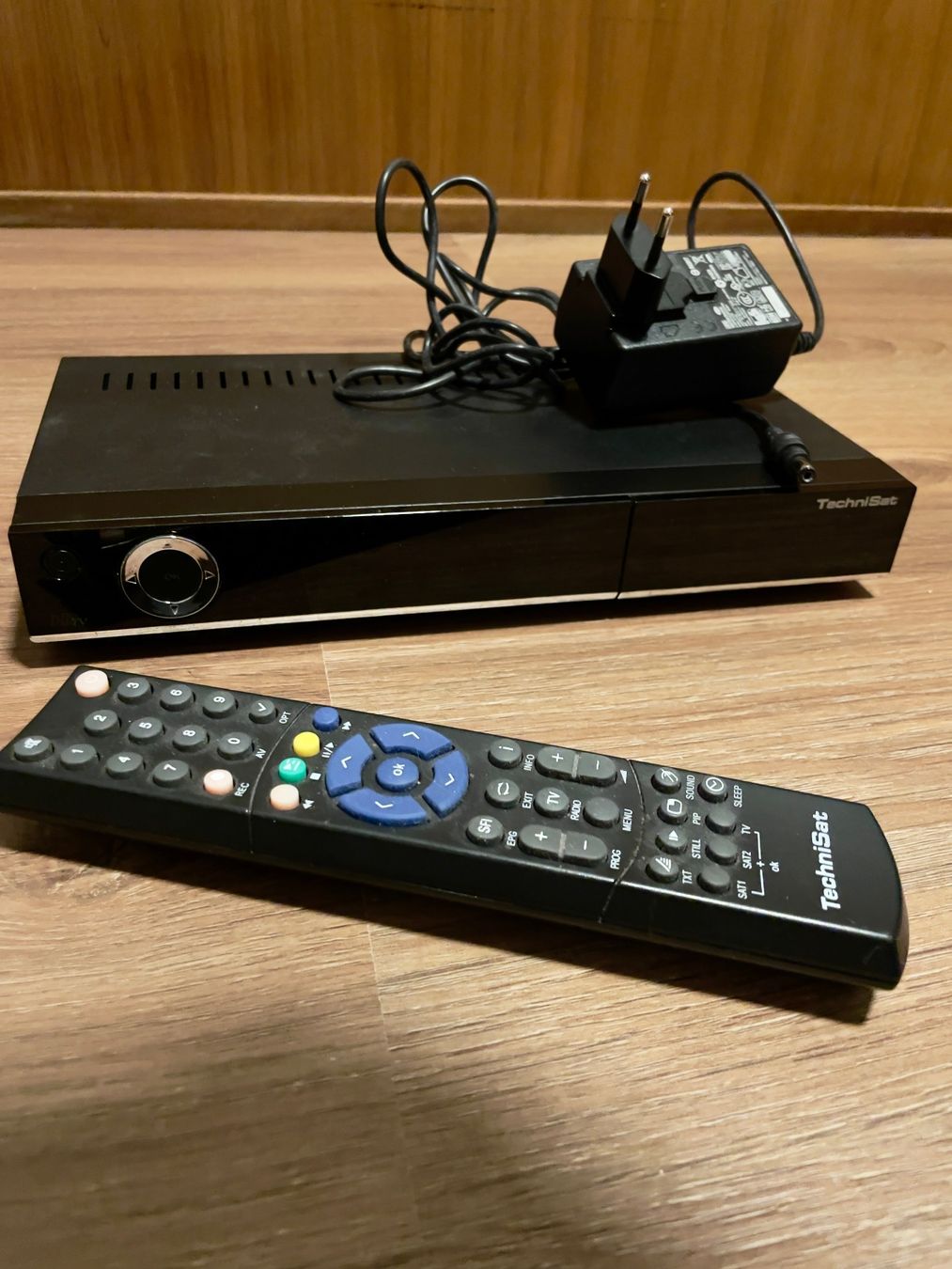 Technisat Receiver: TechniSat TechniStar S1 TV-Receiver mit Fernbedienung, Kabel – Gebraucht aus Winterthur von ttltc 1