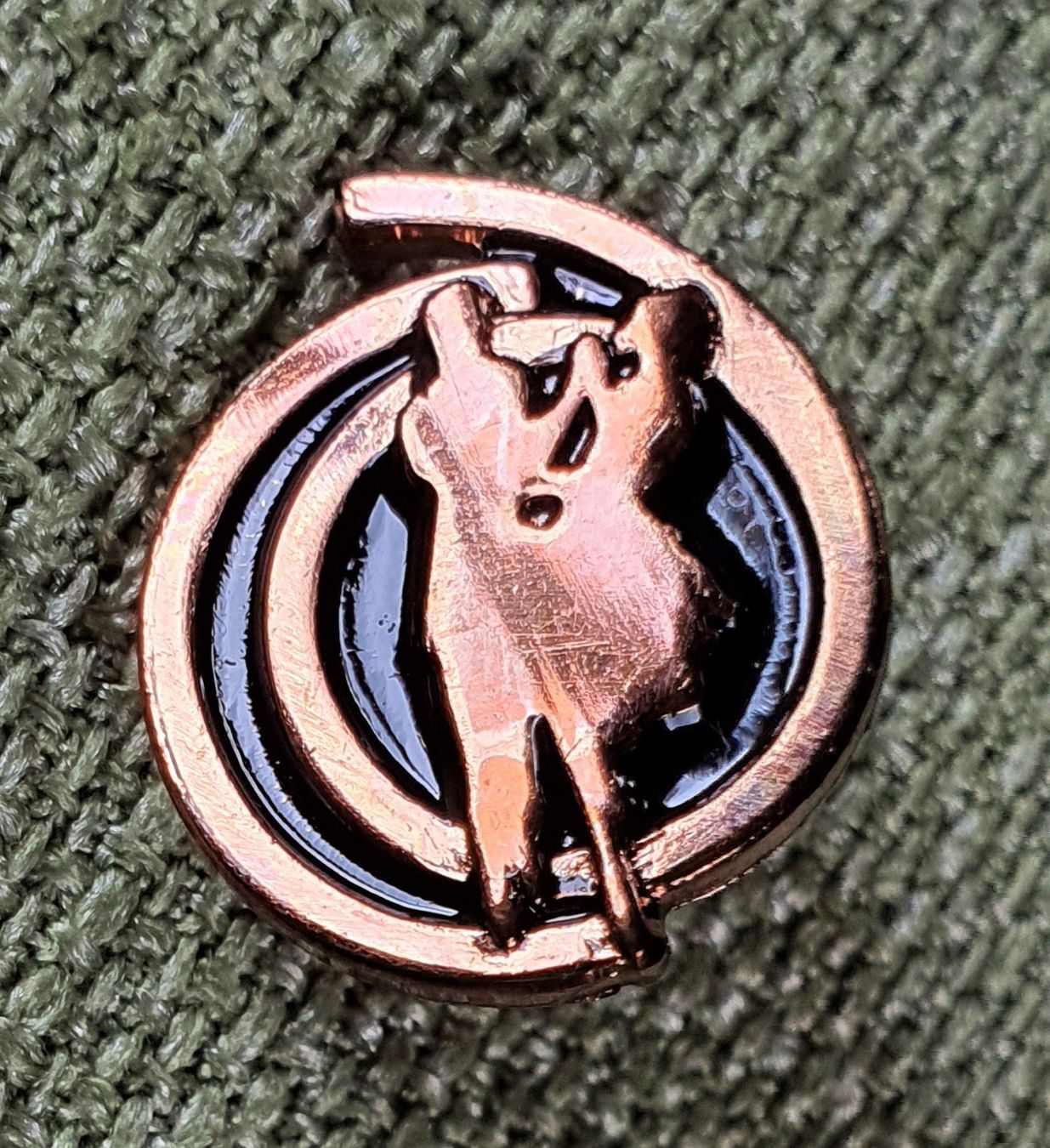 Ciondoli: E573 - Kunst Pin Bronze farbig Tanzpaar – Usato da Reinach BL venduto da Boston-Verkauf 1
