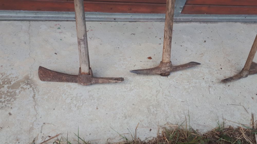 Lot GartenWerkzeuge ( 13Stk ) // Schaufel, Rechen, Pickel Kaufen auf