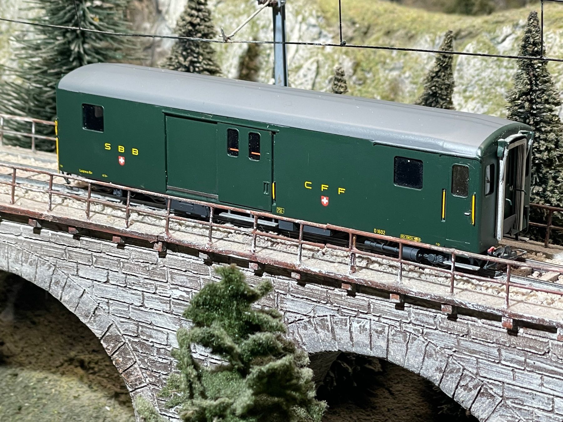 HRF Modellini di ferrovie: HRF, Brünig - Gepäckwagen, D1602 – Nuovo (secondo la descrizione) da Krummenau venduto da ferrotech