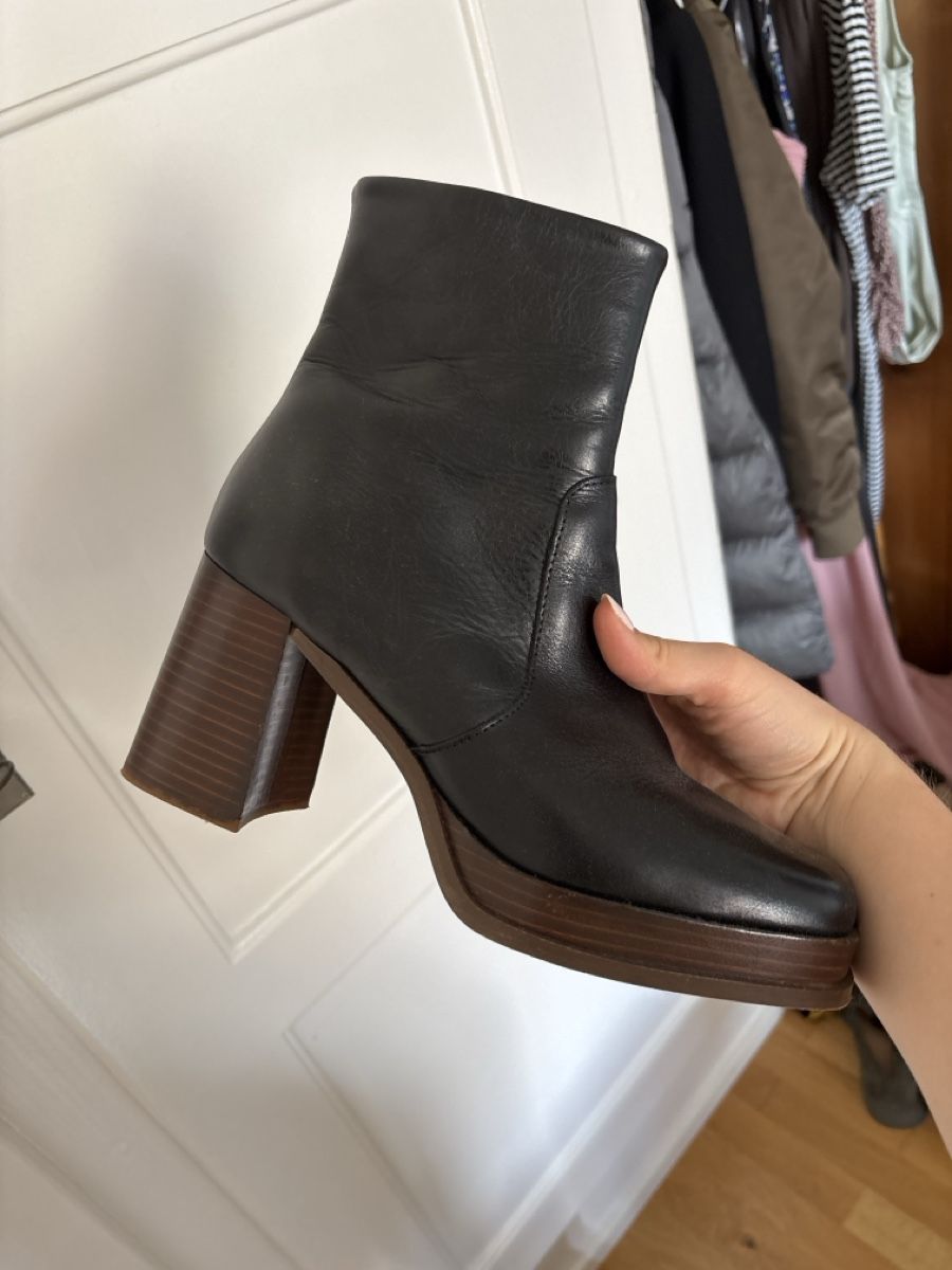 Scarpe da donna: Schwarze Lederstiefel mit Holzabsatz, Grösse 38 – Nuovo (secondo la descrizione) da Bern venduto da jasmin_mmm 1