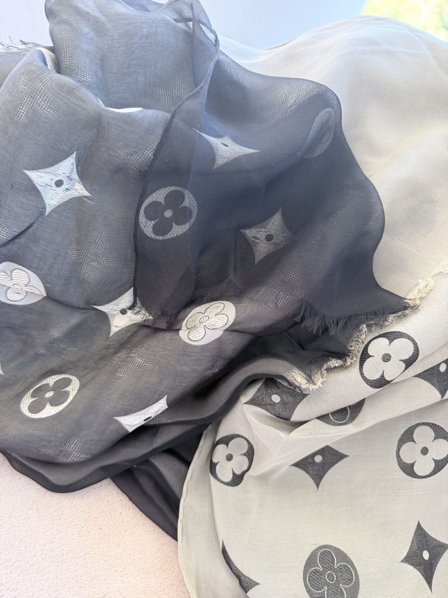 Louis Vuitton Foulard & Sciarpe: Louis Vuitton Black and Grey Layered Etoile Mahina Scarf – Usato da Zollikon venduto da houseofsamar 2