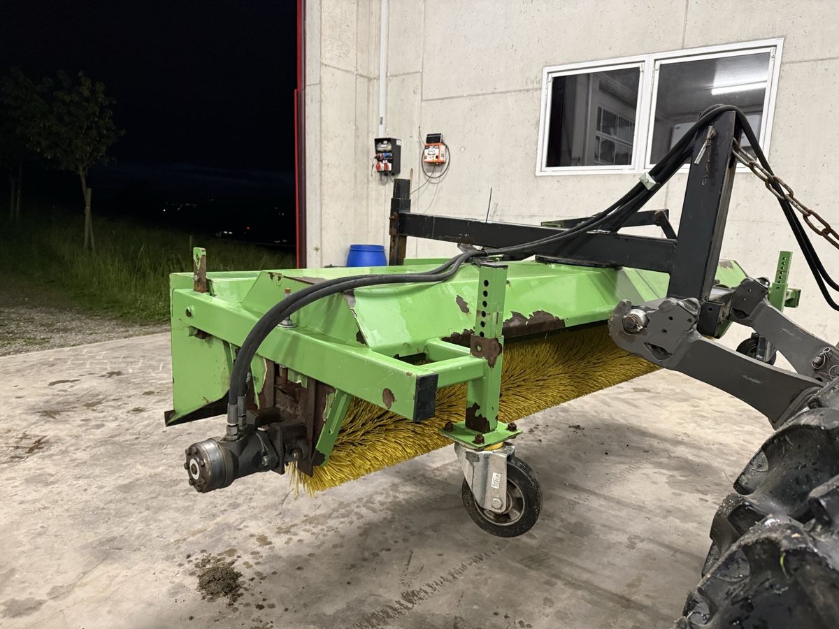 Tutte le macchine: Kehrmaschine, Putzmaschine – Usato da Root venduto da pmuacxhi13 1