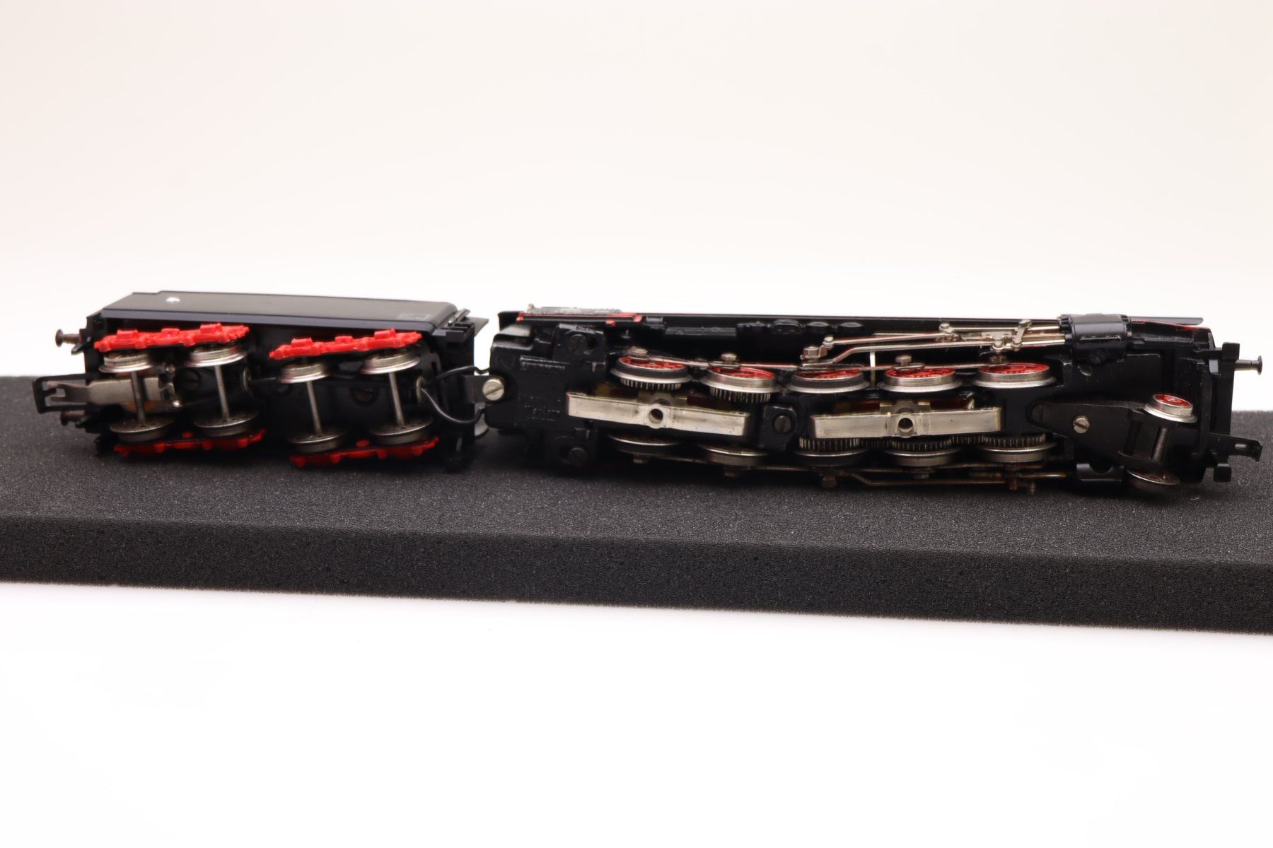 Märklin Modellini di ferrovie: Märklin 3047 DB BR 44 AC, H0 – Usato da Ried (Muotathal) venduto da Modellbahn.swiss 3