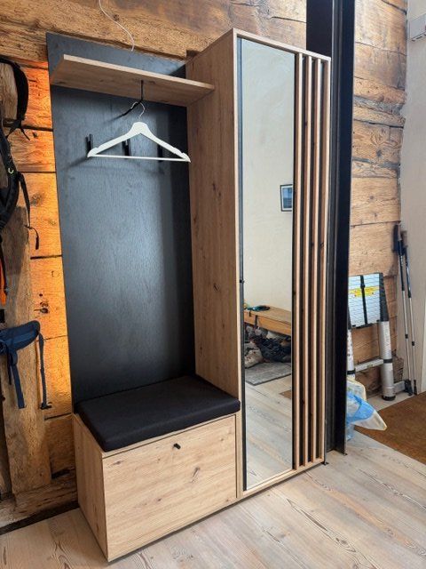 Garderobe: GARDEROBE 5-teilig inkl. Philips Hue Beleuchtung – Gebraucht aus Neuhaus SG von Mofeus