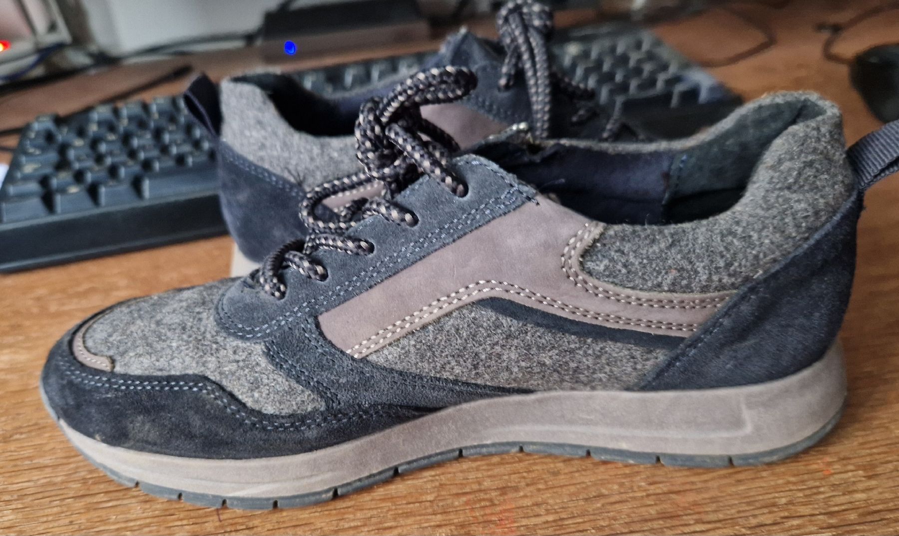 Scarpe da donna: Sneakers grau-blau gr. 37 – Usato da Winterthur venduto da nat_q7vy 1