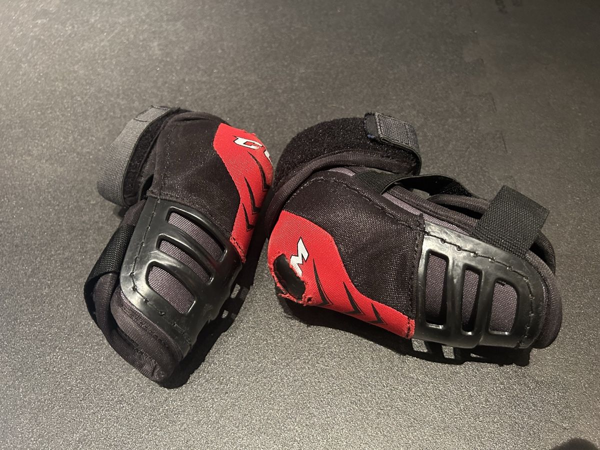 Ccm Schutz & Schoner: CCM JetSpeed FT350 Ellenbogenschoner Junior Large (JR L) – Gebraucht aus Neuheim von 11butzero