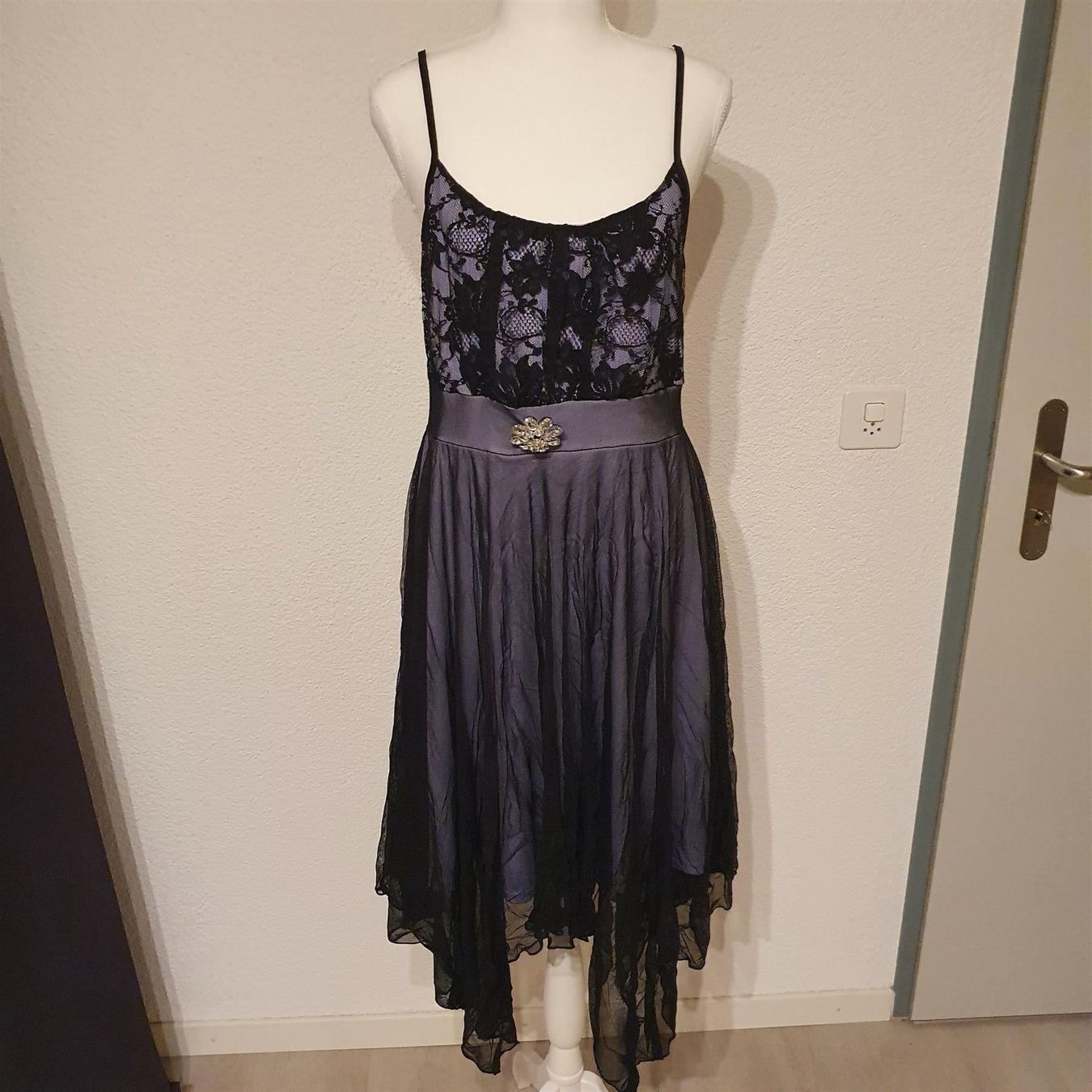 Robes: Raffiniertes Kleid Gr. 40/42 – Neuf (Voir description) à Schübelbach par chinchilla84
