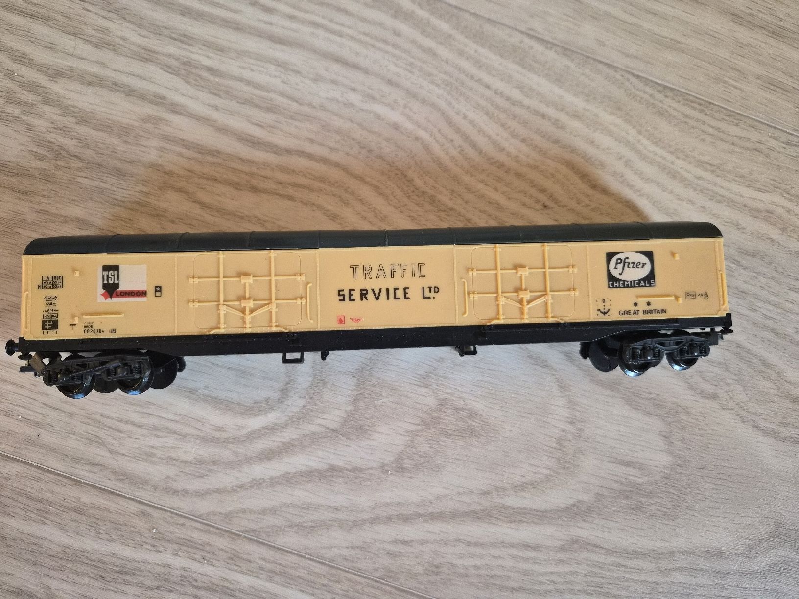 Modelleisenbahnen: Wagon miniature "Pfizer Chemicals"  – Defekt aus La Joux FR von car_ck96