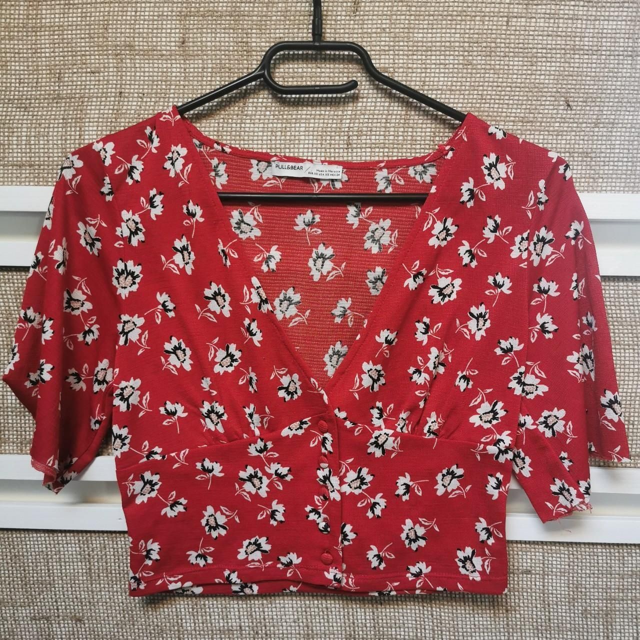 Pull&Bear Camicette: Sommer-Crop-Bluse rot Blumenmuster Pull&Bear – Usato da Ringgenberg BE venduto da Vinyl.Love 1