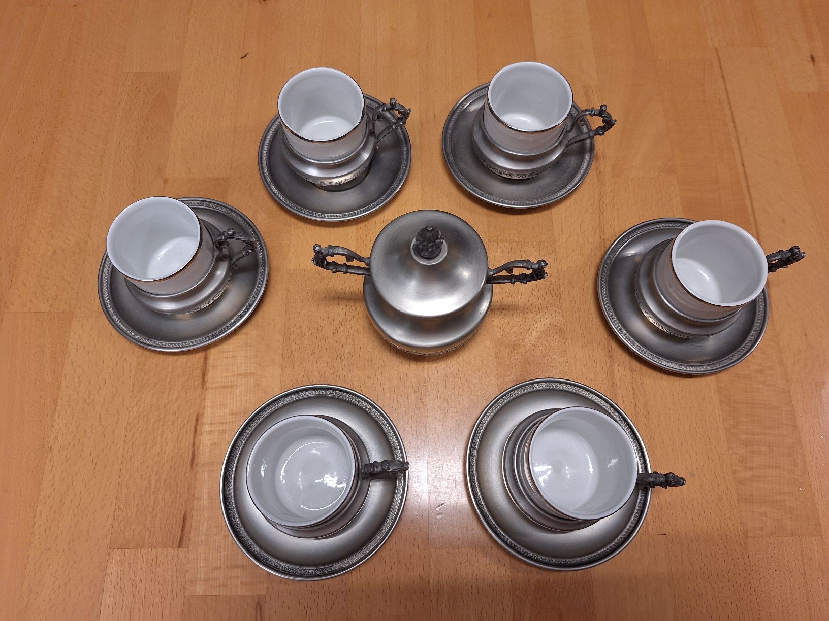 Set di piatti: Teeset, Kaffeeset – Usato da Vilters venduto da Fleiflomi