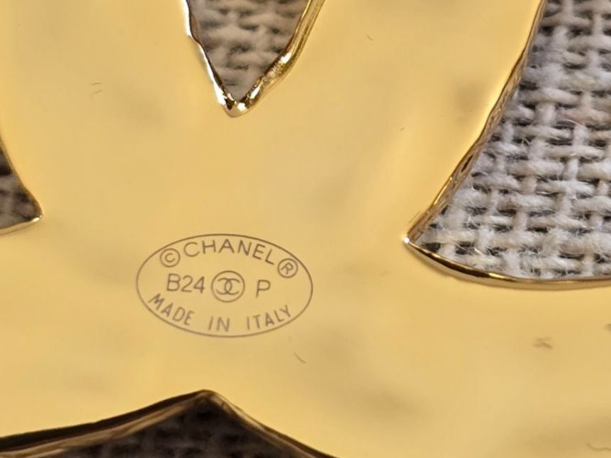 Chanel Broschen & Nadeln: Chanel Brosche wunderbar – Neu (gemäss Beschreibung) aus Bottmingen von sandy_2 4