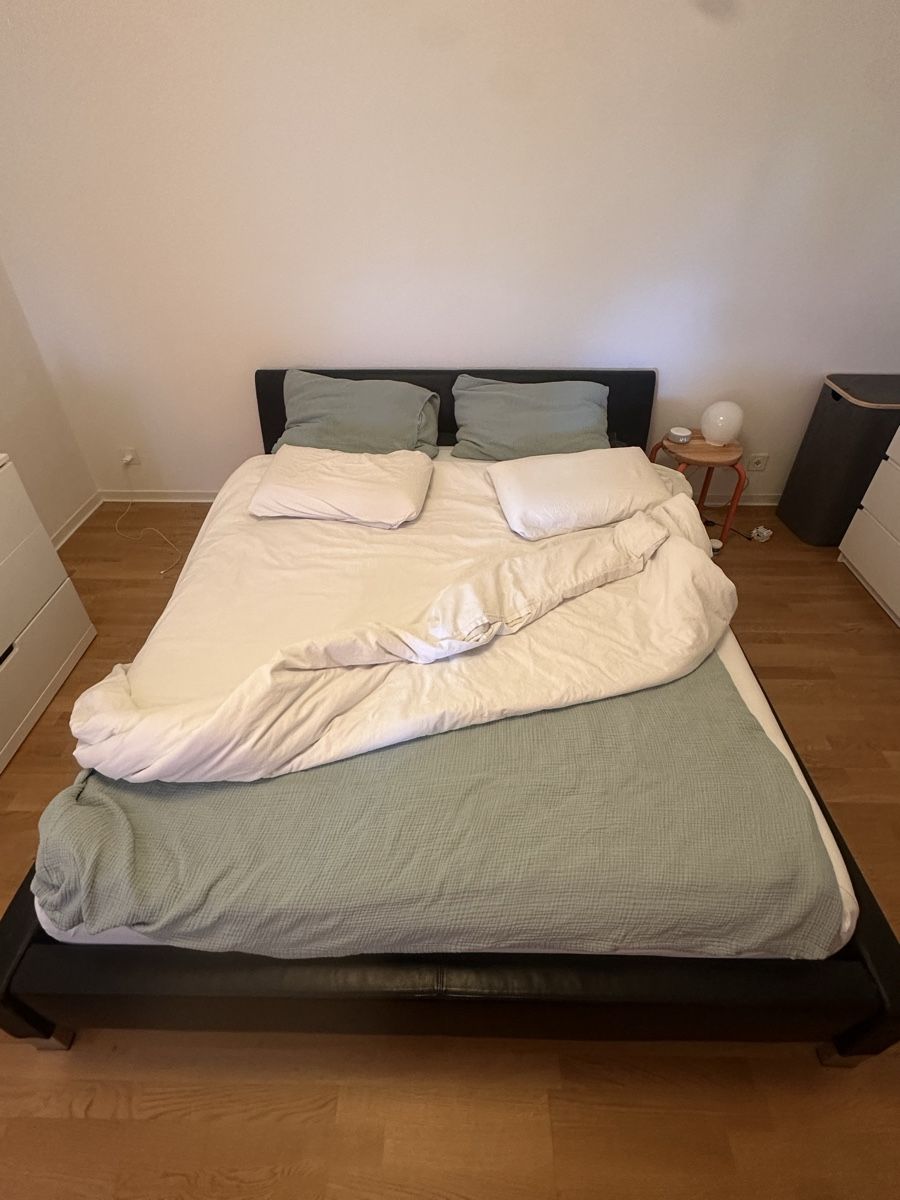 Lits: Bett 160x200cm – D'occasion à Küsnacht ZH par viennale 1