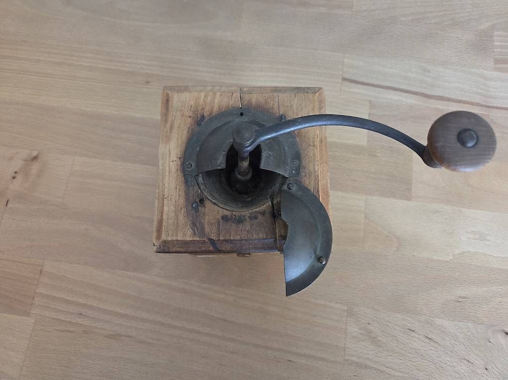 Appareils de cuisine: Antike Kaffemühle – D'occasion à Hittnau par Vanessa1490 1