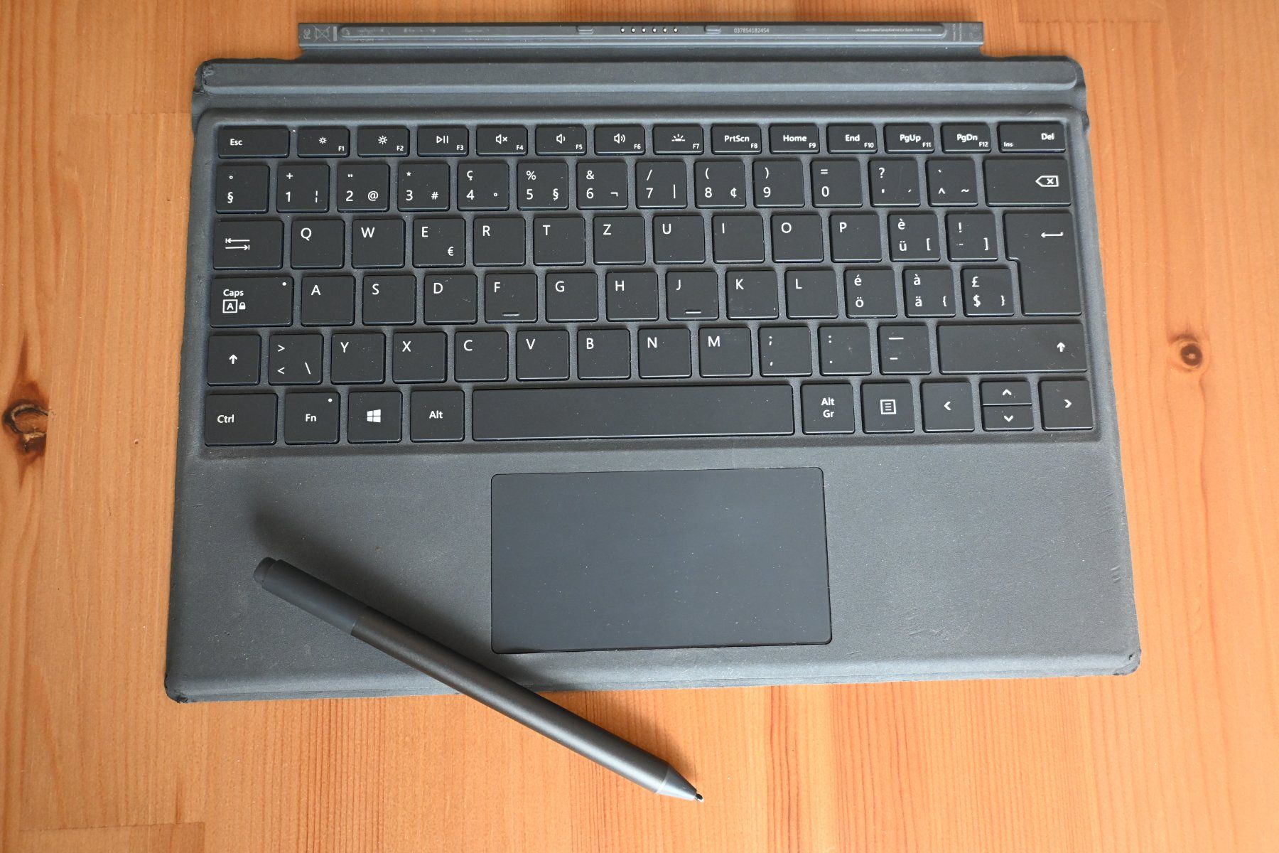Microsoft Tastiere: MS Keyboard, Pen & Charging Cable | Microsoft Surface Pro – Usato da Wollerau venduto da Karamalzii 1