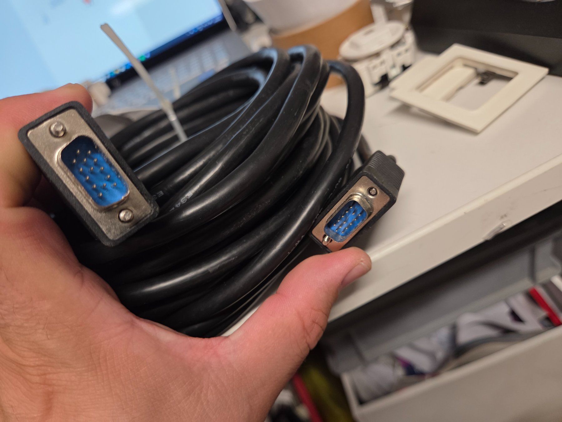 Cavi: VGA - Kabel 10m  Monitorkabel – Usato da Zürich venduto da Alibaba1234 1