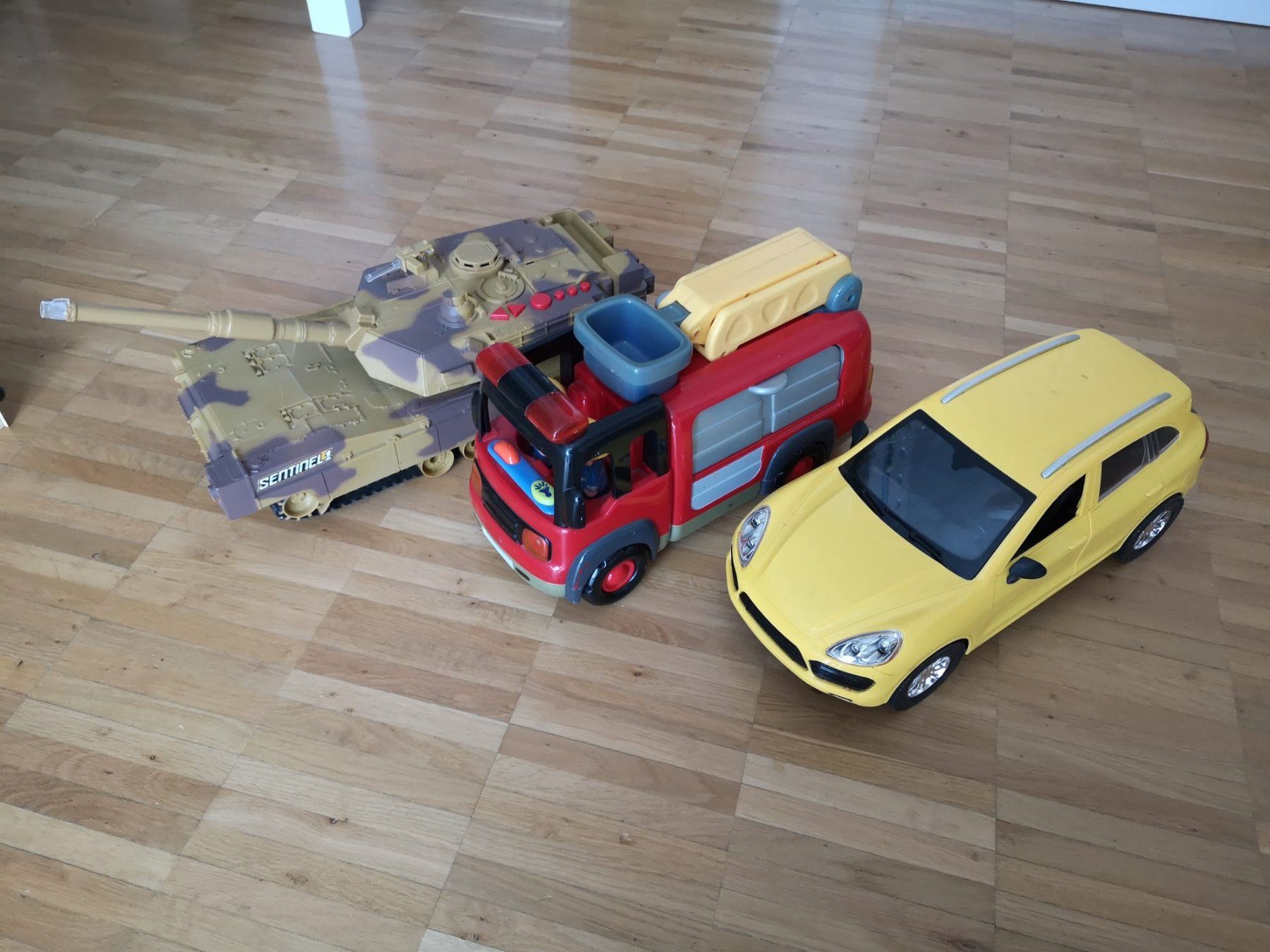 Giocattoli: 3 sehrrr  grosse Spielzeugautos – Usato da Amriswil venduto da Mat08