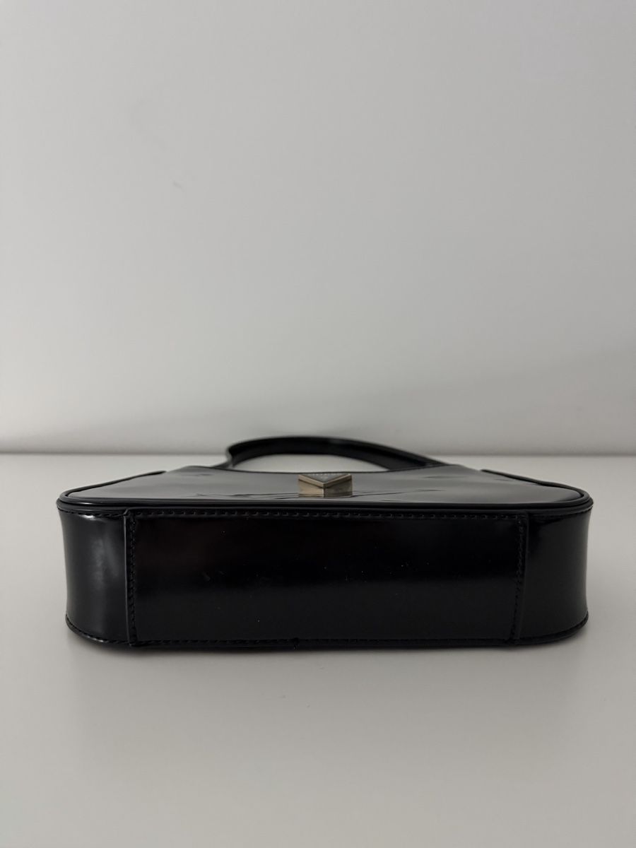 Guess Borse da donna: Guess Handtasche schwarz Lackoptik – Usato da St. Gallen venduto da boj_knj7 4