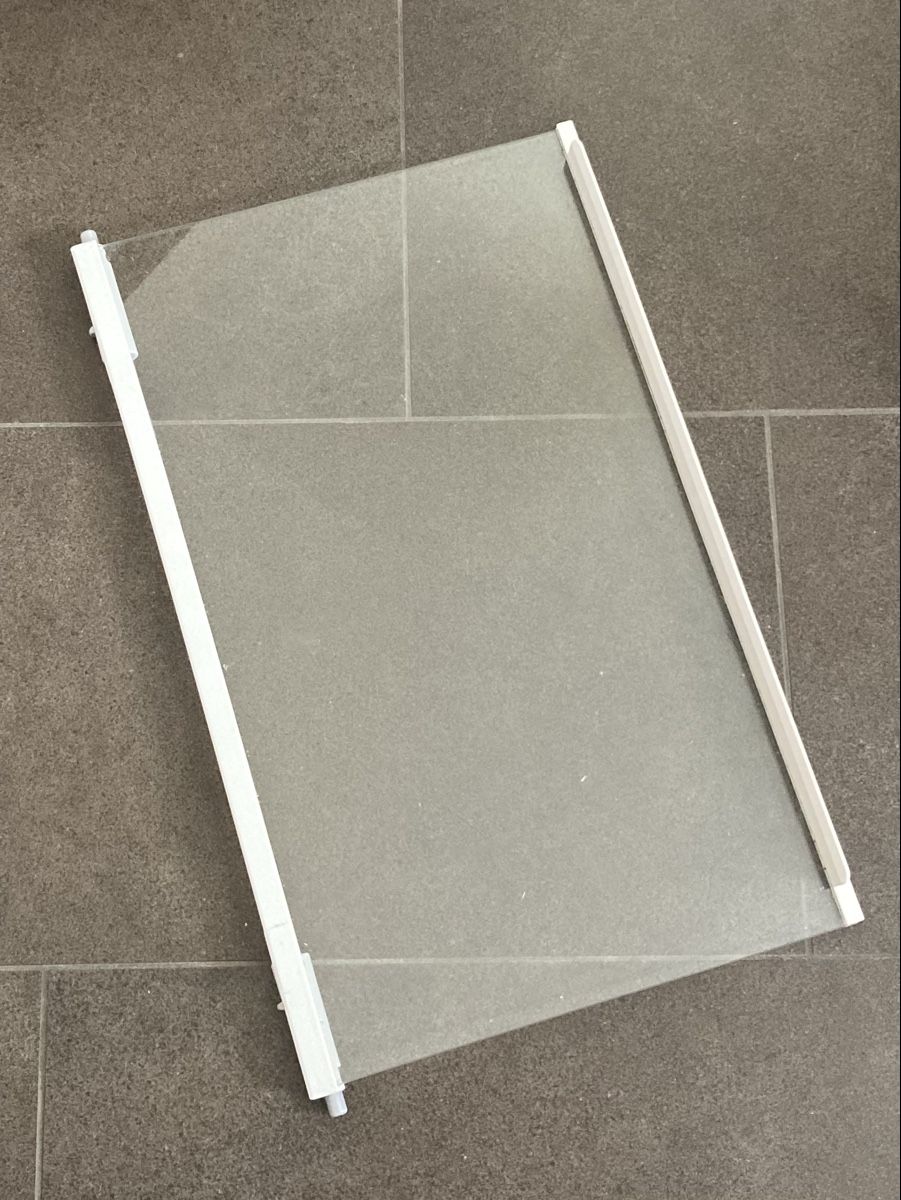 Frigoriferi: Ersatzteil Kühlschrank VZug Tablar aus Glas – Usato da Buttisholz venduto da Bellabusi