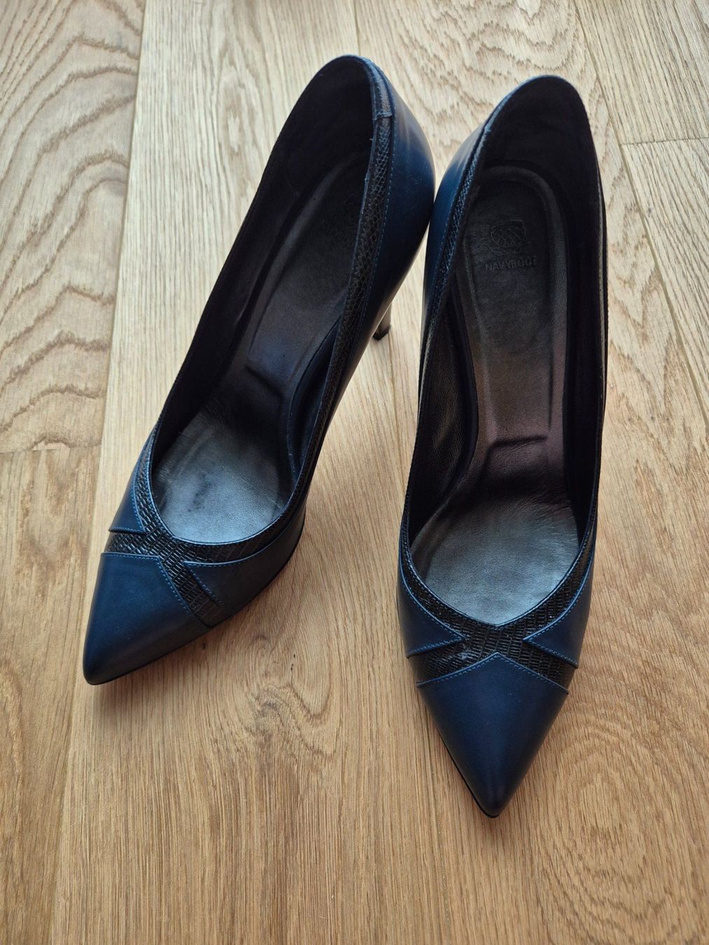 Navyboot Scarpe da donna: NAVYBOOT navy blue leather pumps P.38 – Usato da Satigny venduto da Helene2014