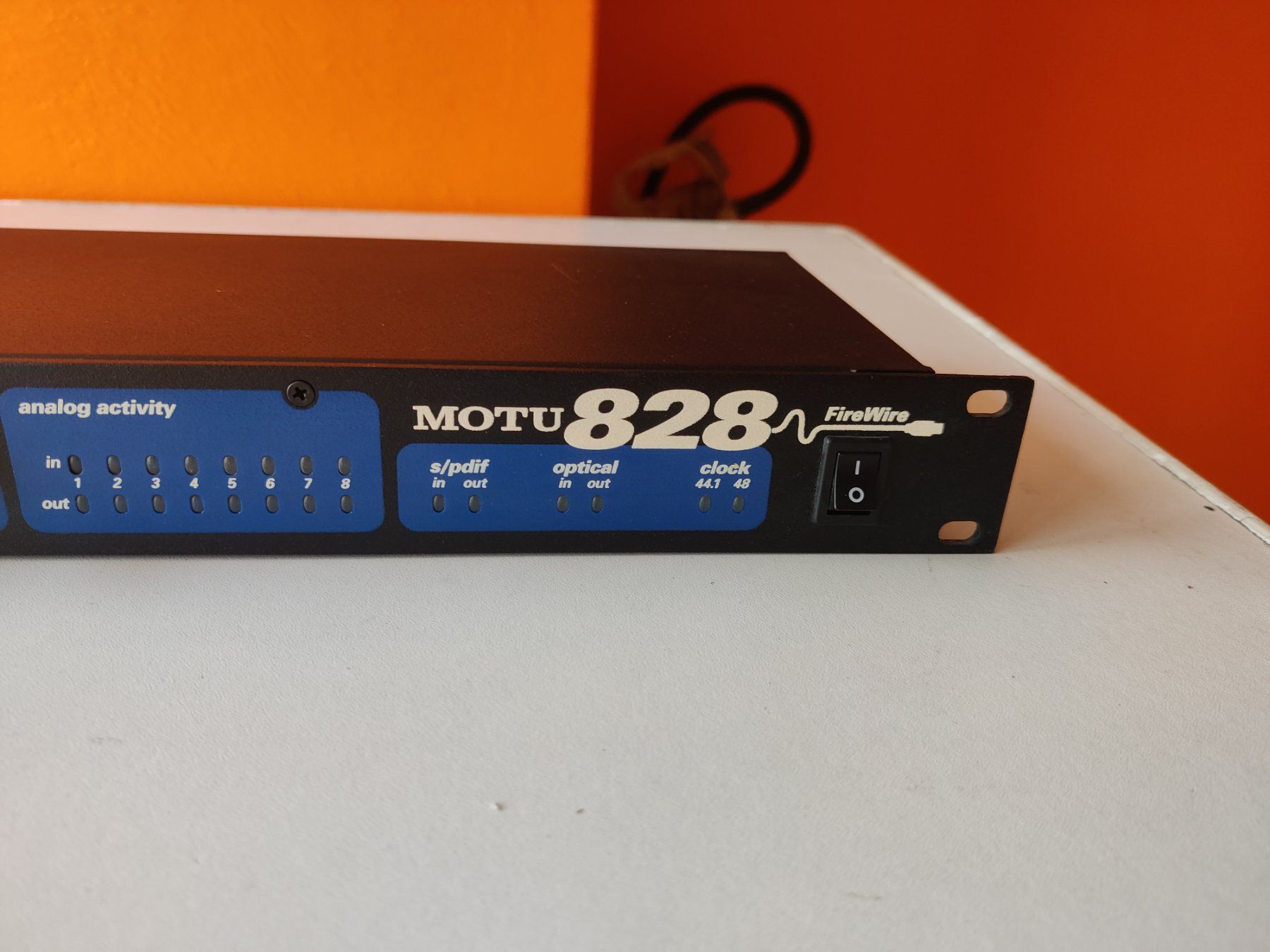 Attrezzatura per studi di registrazione: MOTU 828 Firewire Audio Interface – Usato da Viganello venduto da XTECHSTOREX 2