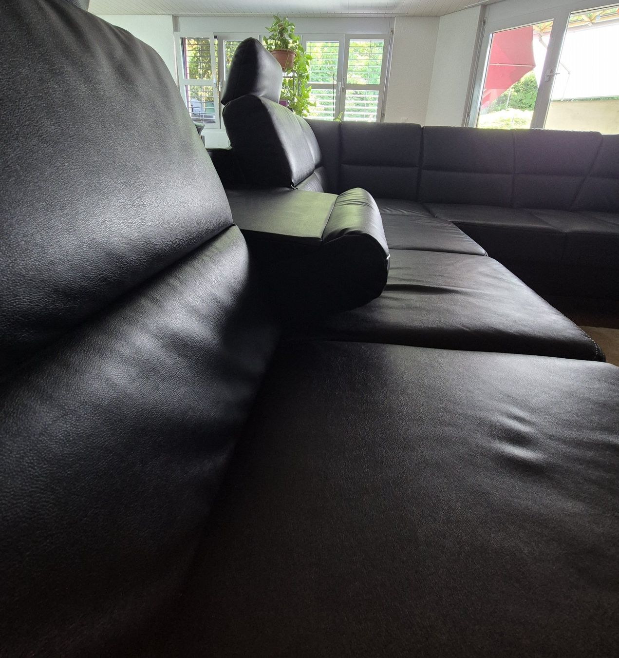 Divani: Schwarzes Kunstleder Ecksofa mit Schlaffunktion, Top Zustand – Usato da Burgdorf venduto da anj_8kn5 3