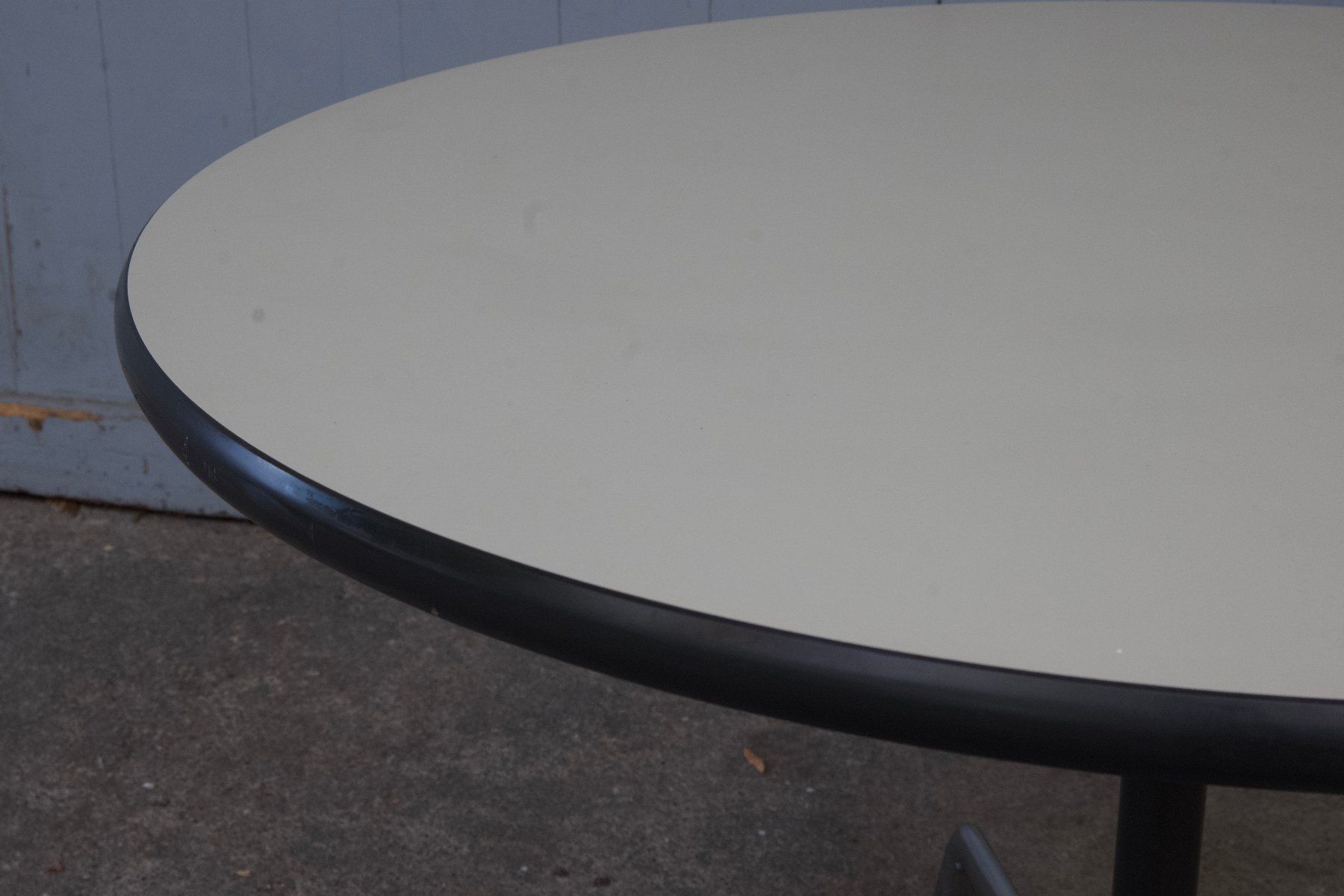 Herman Miller Tavoli: Contract Table rund Eames Hermann Miller – Usato da Zürich venduto da starch.studio 9