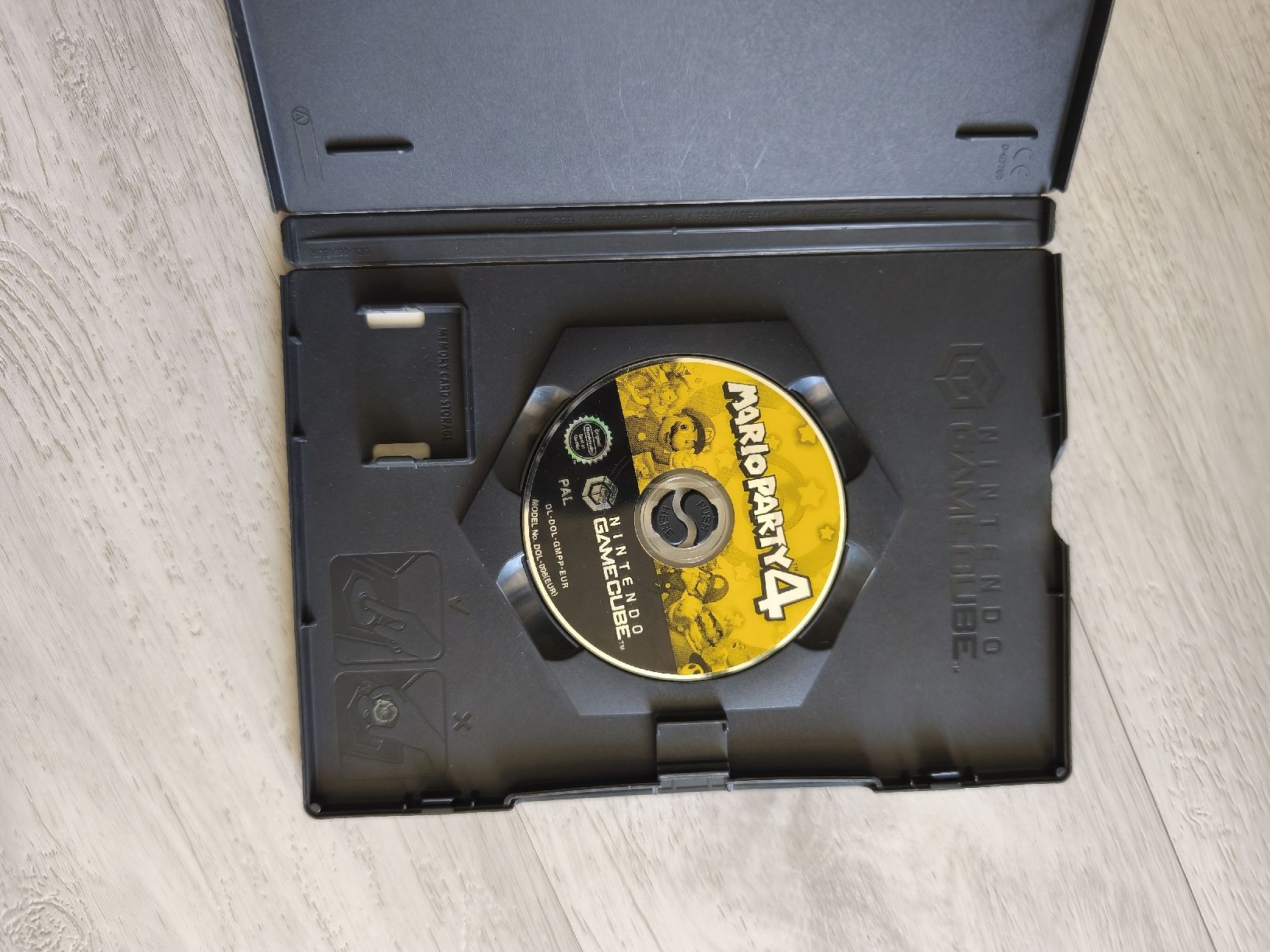 Nintendo Konsolen: GameCube with controllers, SmashBros,MarioParty4,memoryCard – Gebraucht aus Oberengstringen von mai_9jkk 2