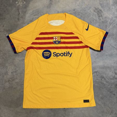 FC Barcelona Fussball Trikot gelb Grösse L guter Zustand