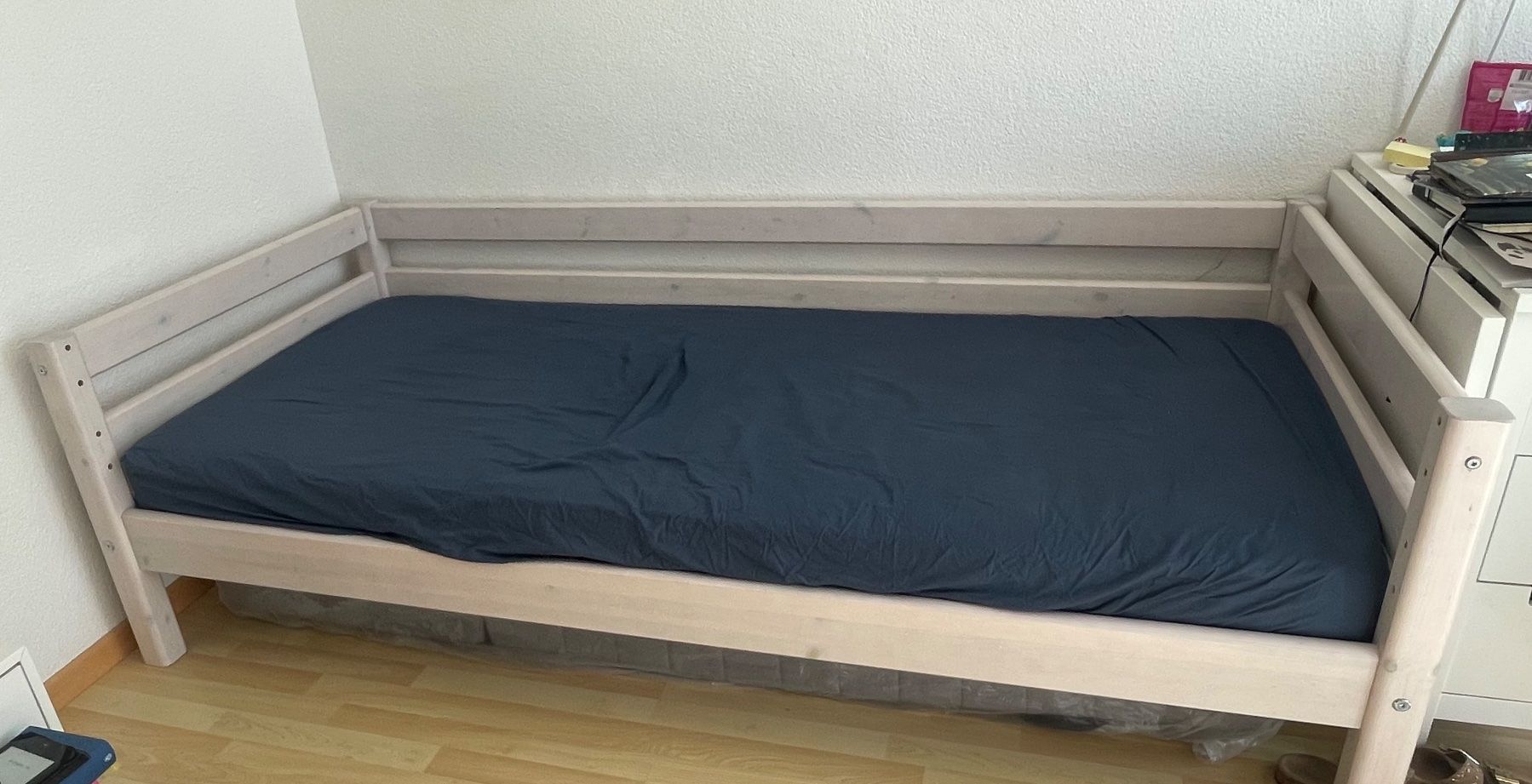 Betten: Weisses Holzbett – Gebraucht aus Ehrendingen von emi_l577