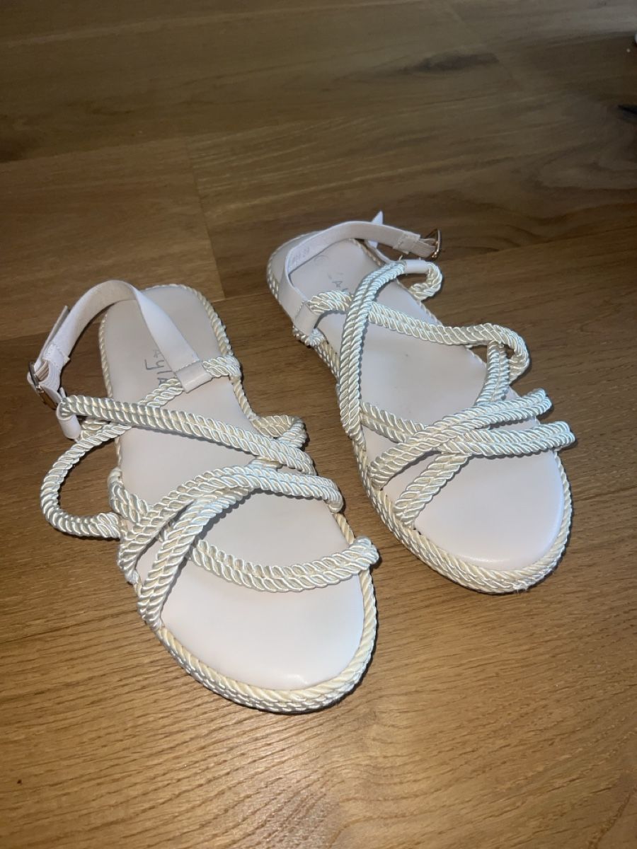 Damenschuhe: Sandale creme weiss, Gr. 39, neuwertig, – Gebraucht aus Luzern von Whateverr 1